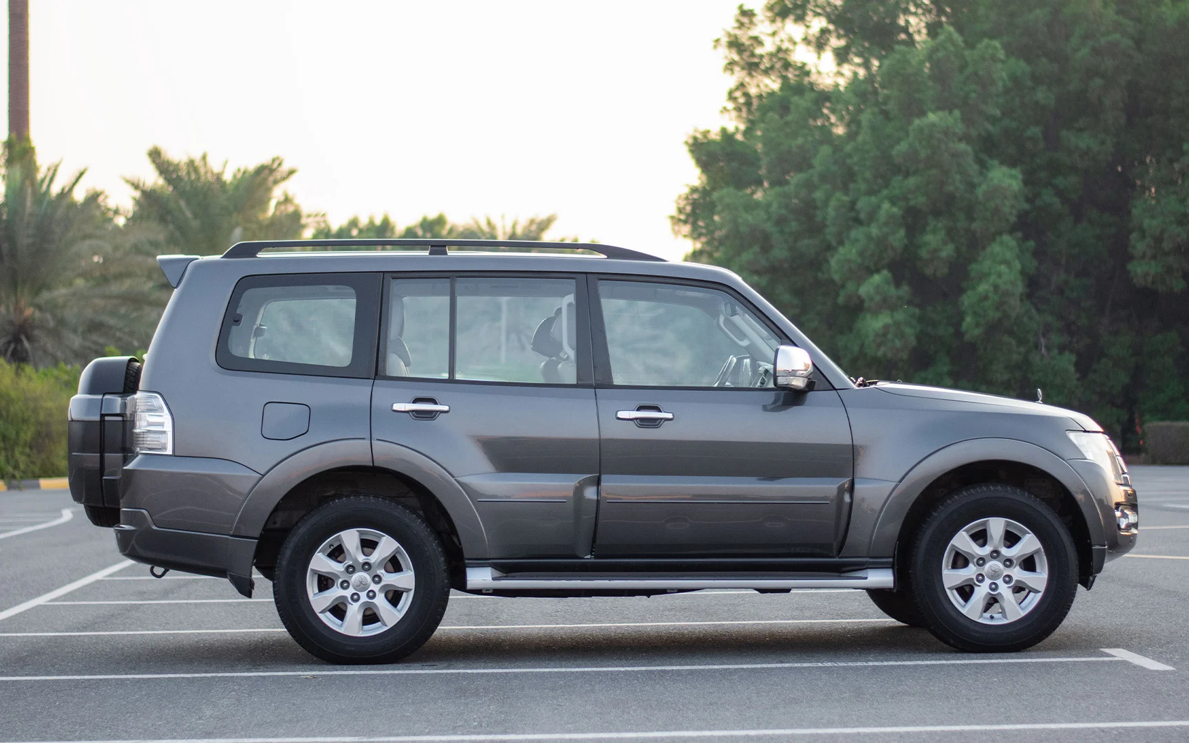Used 2015 Mitsubishi Pajero GLS Midline in Grey – Right Side View