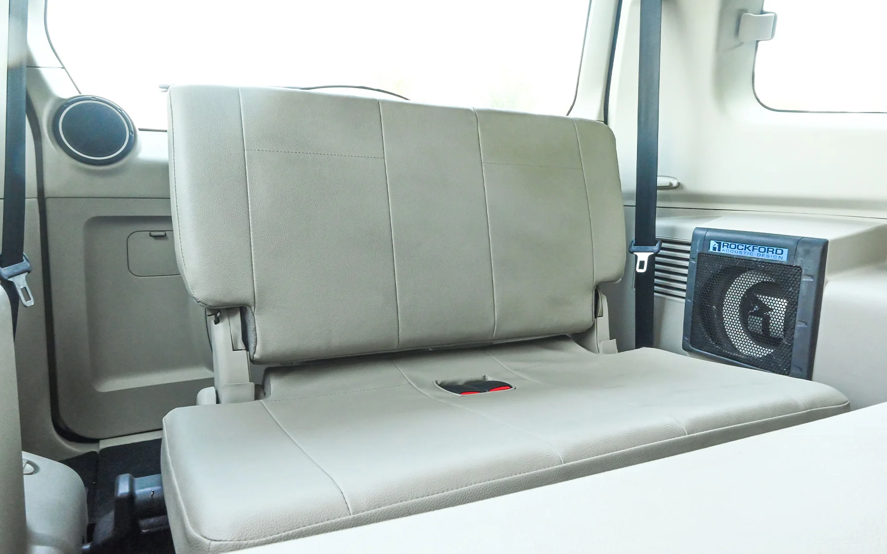 Used 2015 Mitsubishi Pajero GLS Midline in Grey – Third Row Right Seat View