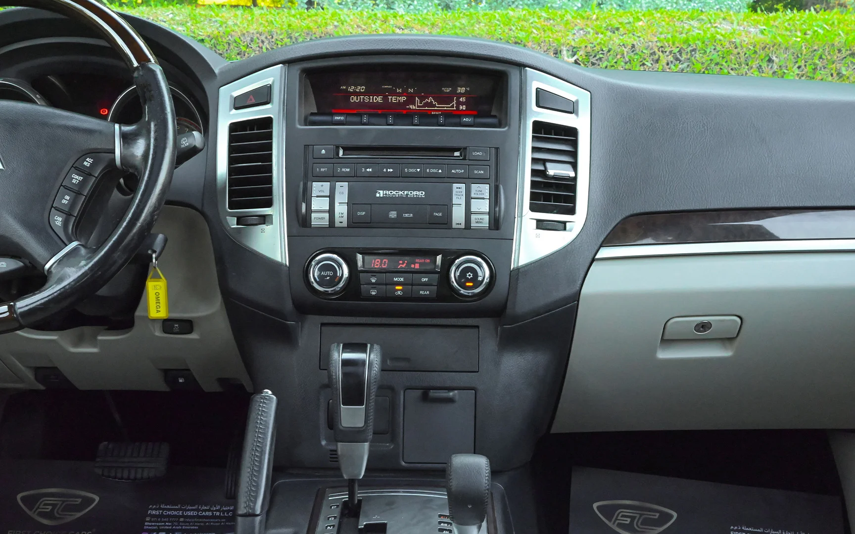 Used 2015 Mitsubishi Pajero GLS Midline in Grey – Infotainment / Touchscreen System
