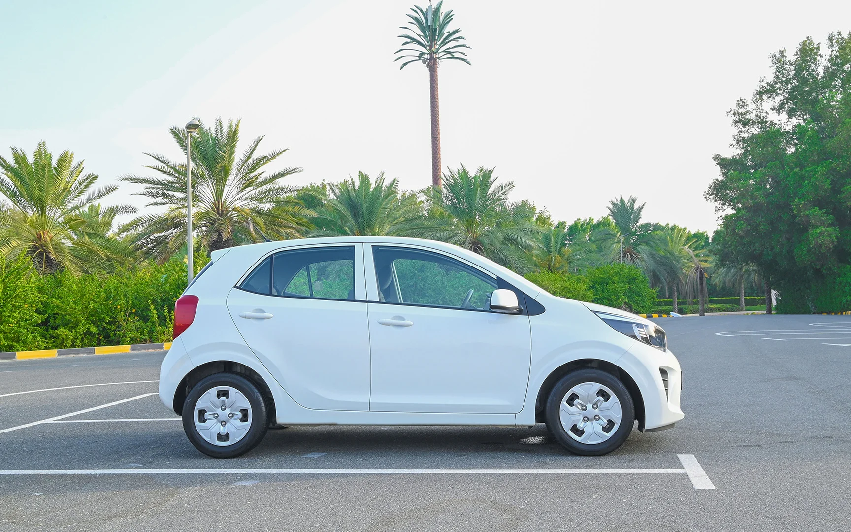 Used 2020 KIA Picanto Lx White – Right Side View at First Choice Cars Sharjah