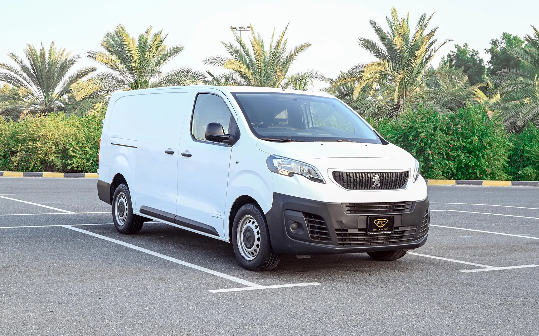 Used 2020 Peugeot Expert Delivery Van White – Right Front Diagonal (45°) View at First Choice Cars Sharjah