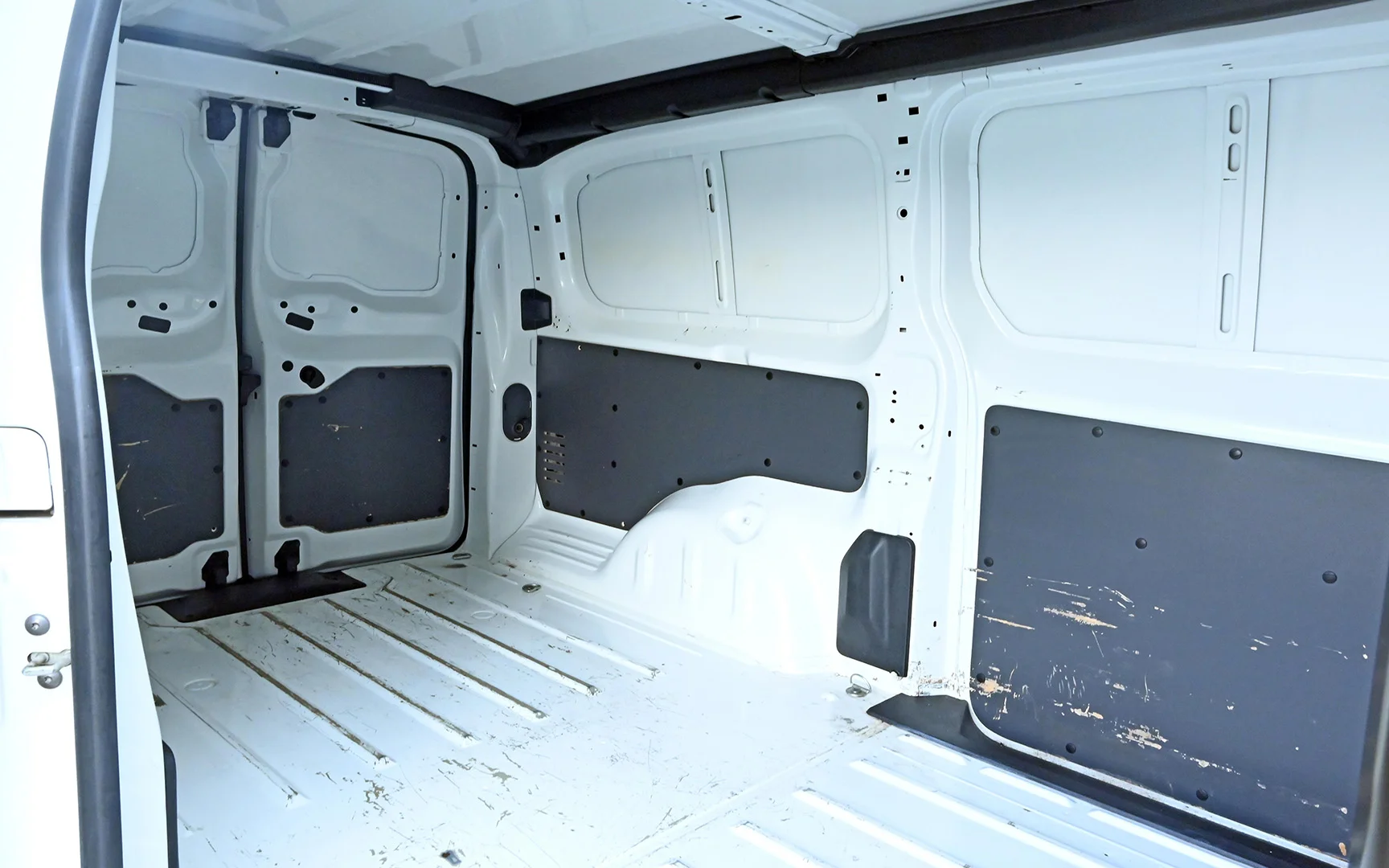 Used 2020 Peugeot Expert Delivery Van White – Delivery Box Right Side Interior View at First Choice Cars Sharjah