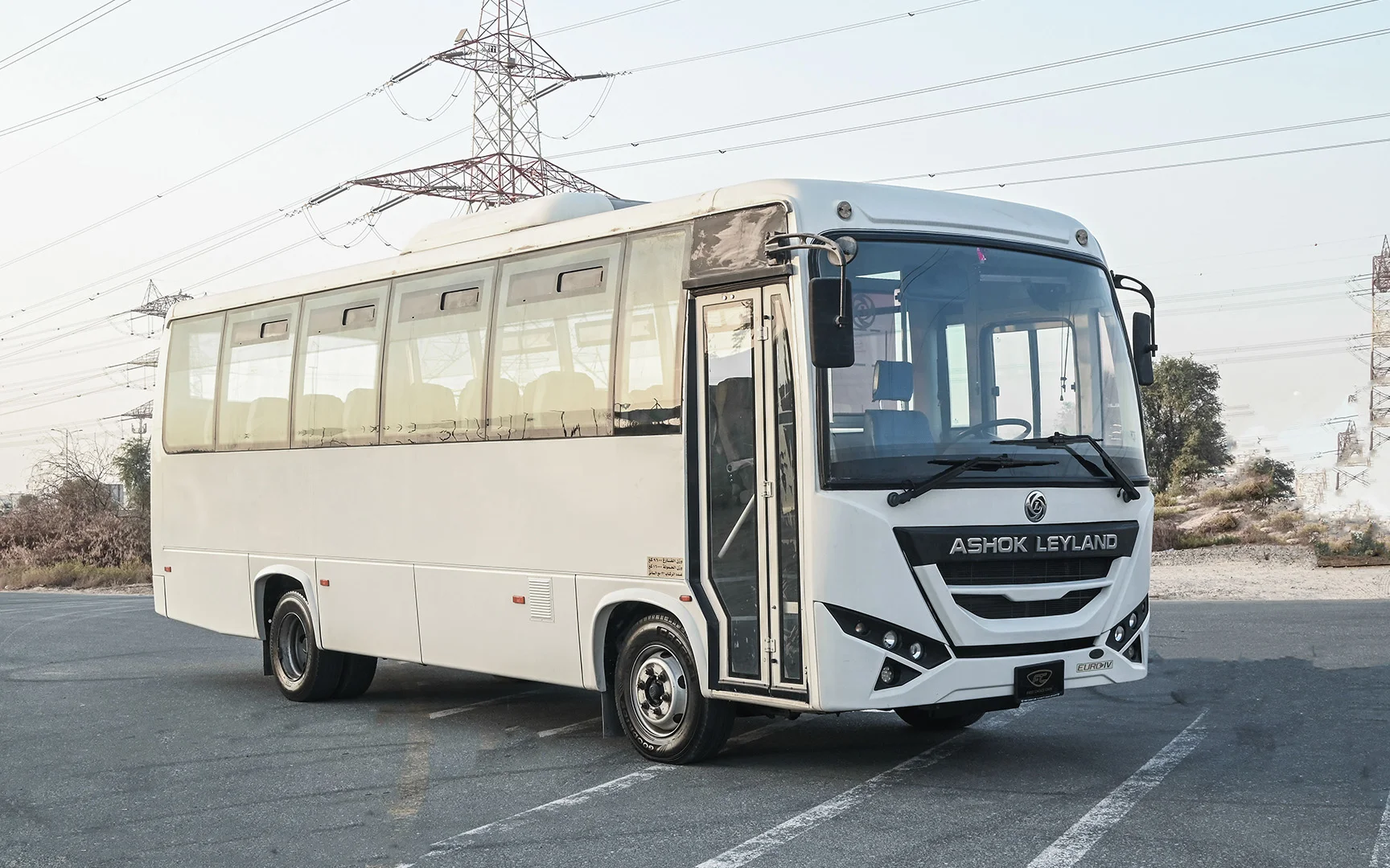 Used 2018 Ashok Leyland Oyster 32-Seater White – Right Front Diagonal (45°) View at First Choice Cars Sharjah
