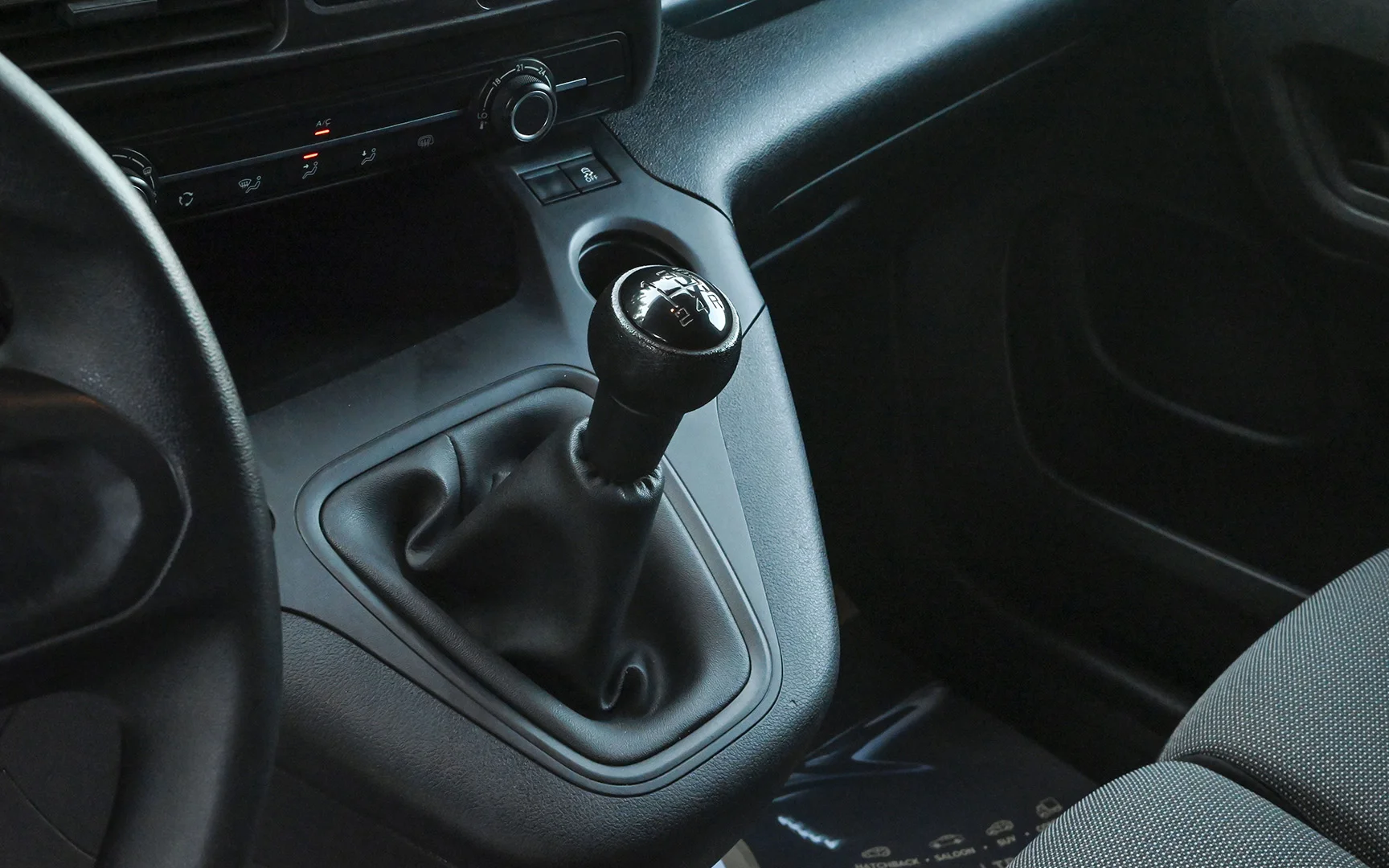 Used 2020 Peugeot Partner Long Van White – Center Console & Gear Shifter at First Choice Cars Sharjah