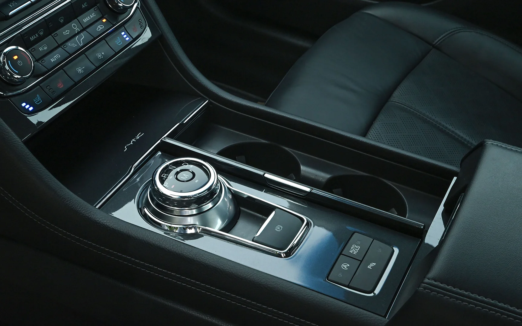 Used 2022 Ford Taurus Titanium Blue – Center Console & Gear Shifter at First Choice Cars Sharjah