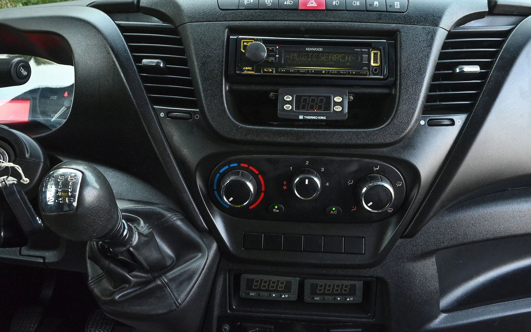 Used 2019 Iveco Daily 50c15 Yellow – Infotainment / Touchscreen System at First Choice Cars Sharjah