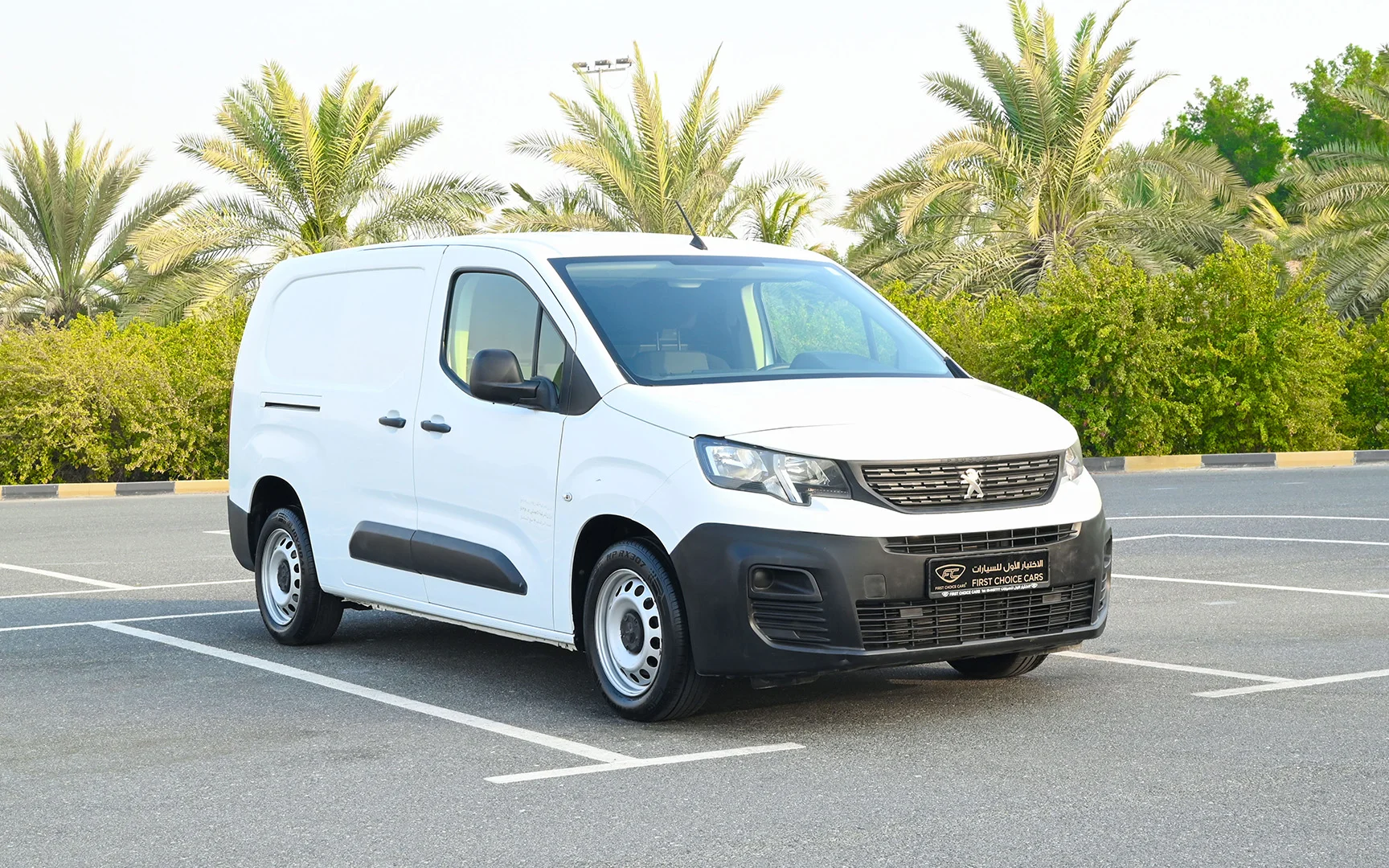 Used 2020 Peugeot Partner Long Van in White – Right Front Diagonal (45°) View for Sale at First Choice Cars Dubai Sharjah