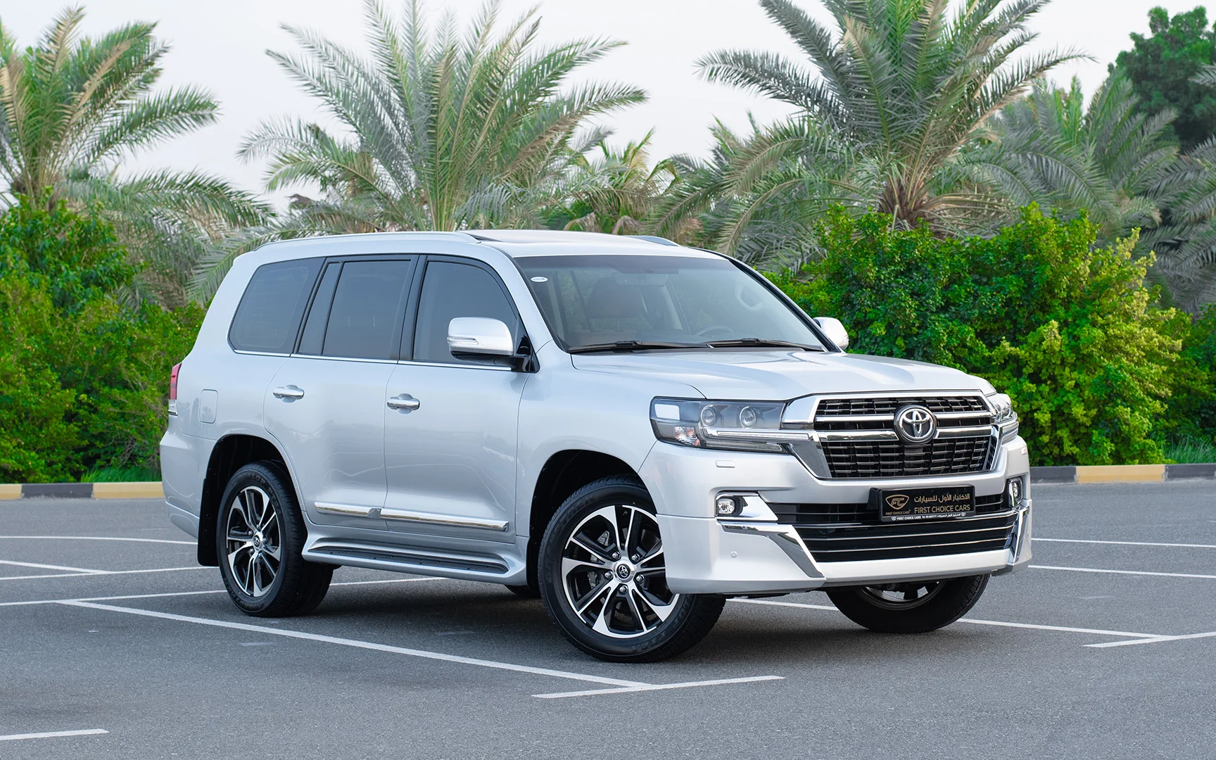 Used 2021 Toyota Land Cruiser GXR Silver – Right Front Diagonal (45°) View at First Choice Cars Sharjah