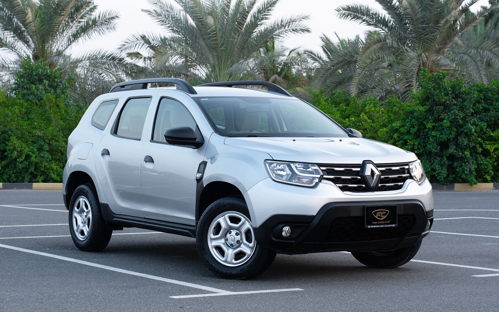 Used 2020 Renault Duster Se Silver – Right Front Diagonal (45°) View at First Choice Cars Sharjah