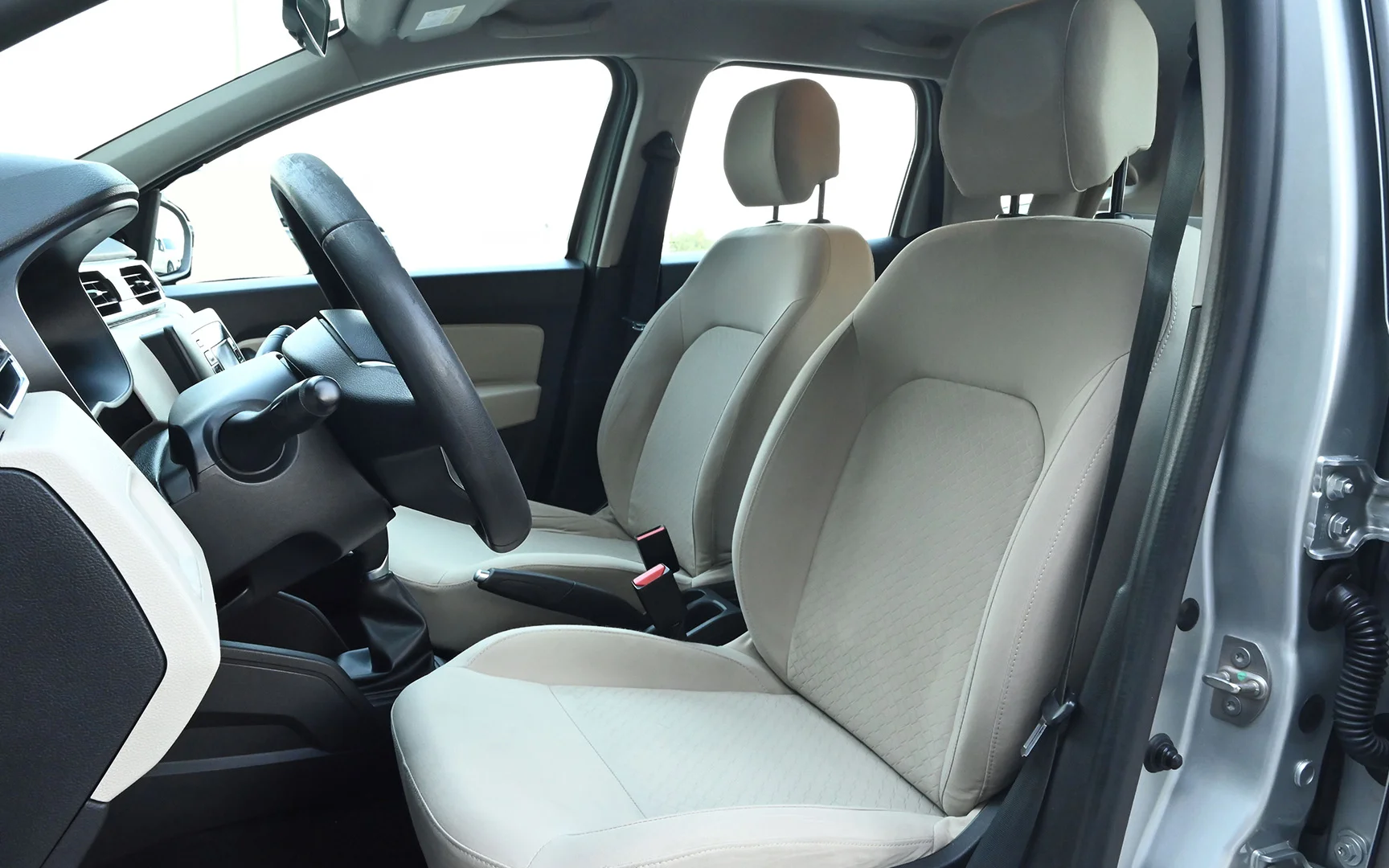 Used 2020 Renault Duster Se Silver – Front Driver Side Cabin View at First Choice Cars Sharjah