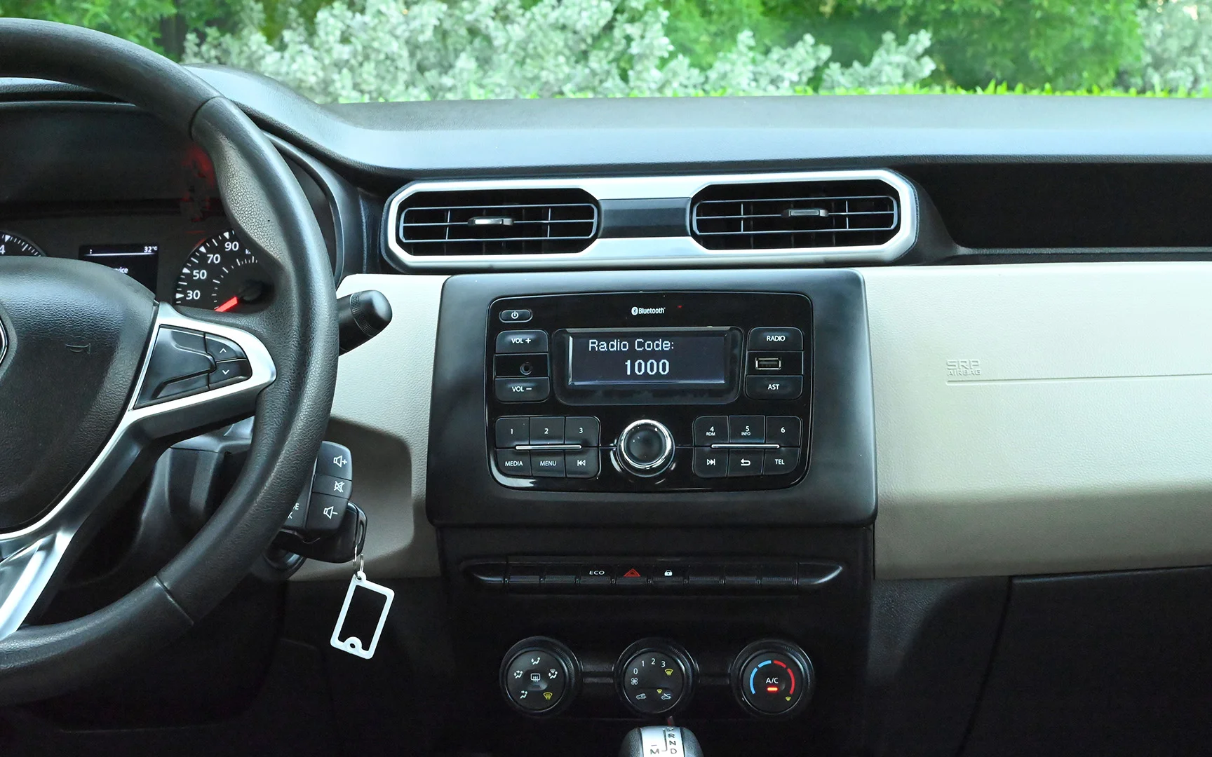 Used 2020 Renault Duster Se Silver – Infotainment / Touchscreen System at First Choice Cars Sharjah