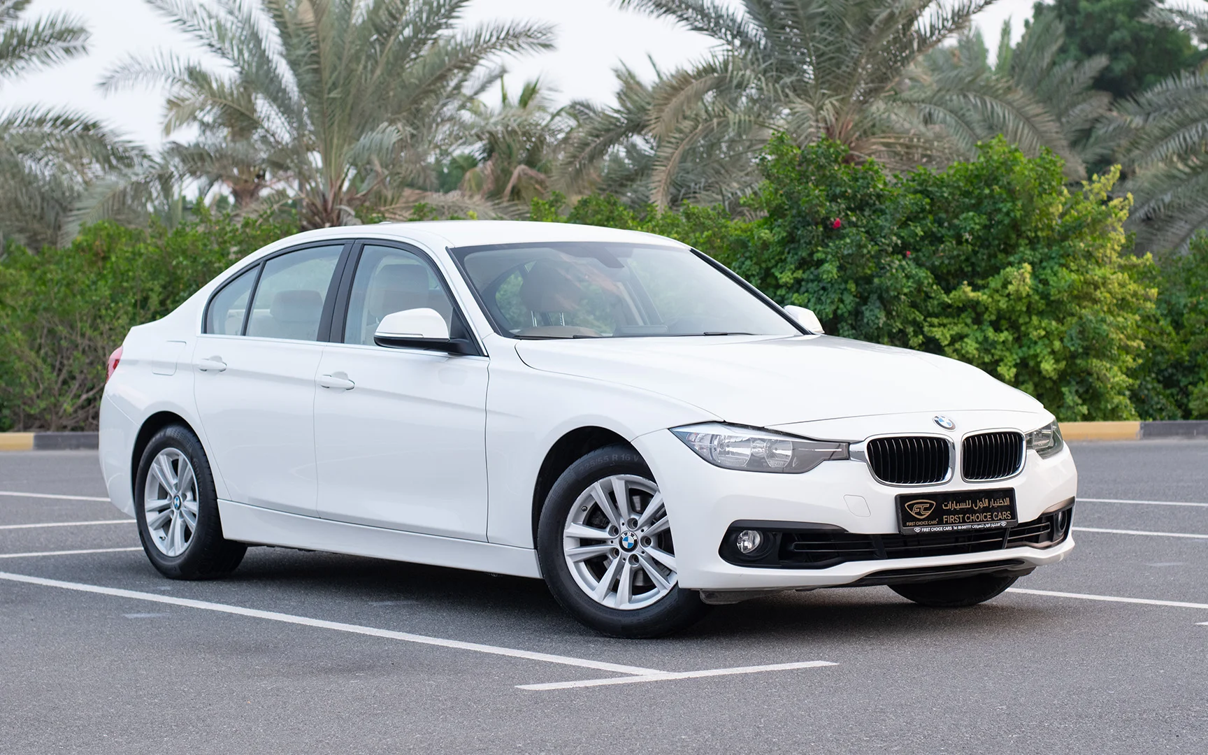 Used 2017 BMW 3-Series 318i White – Right Front Diagonal (45°) View at First Choice Cars Sharjah