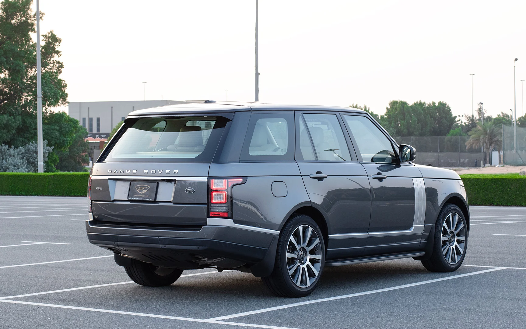 Used 2016 Land Rover Range Rover Vogue HSE in Grey – Left Back Diagonal (45°) View for Sale at First Choice Cars Dubai Sharjah