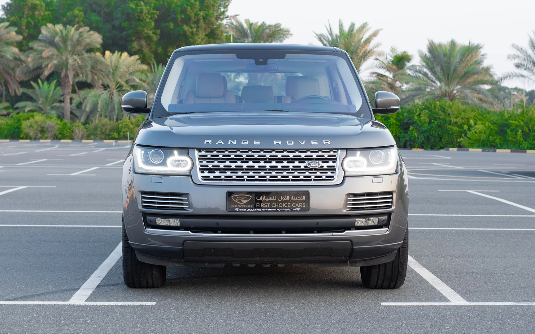 Used 2016 Land Rover Range Rover Vogue HSE in Grey – Front View for Sale at First Choice Cars Dubai Sharjah