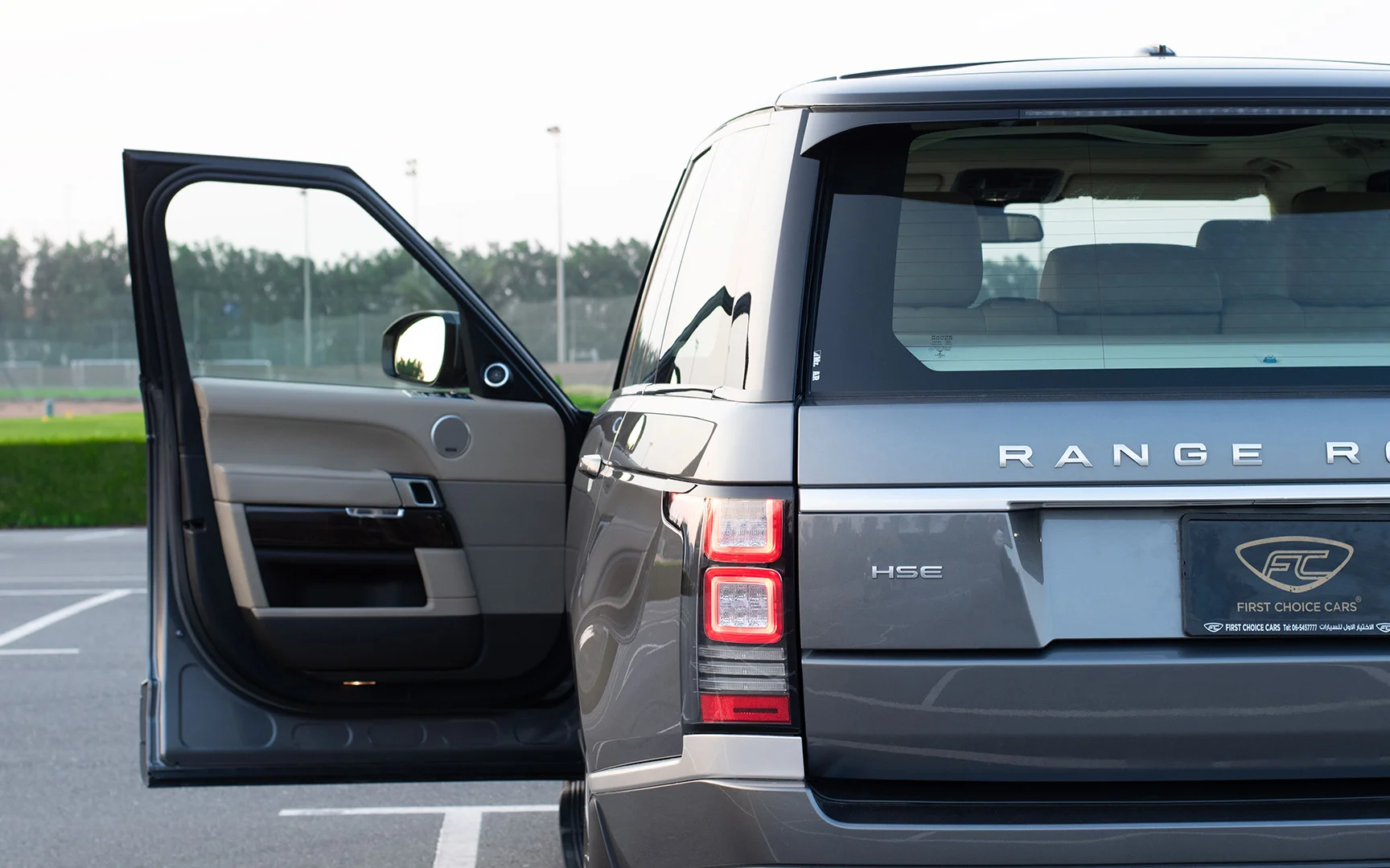 Used 2016 Land Rover Range Rover Vogue HSE in Grey – Taillight Close-up for Sale at First Choice Cars Dubai Sharjah