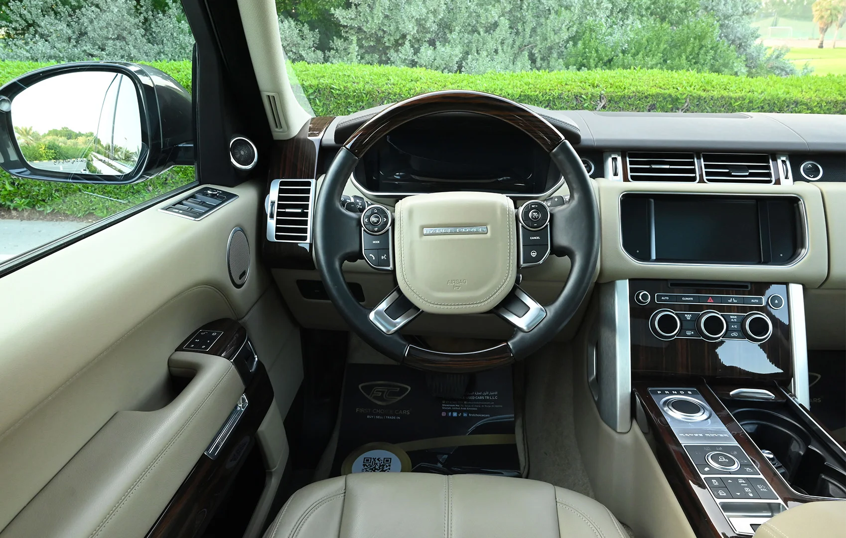 Used 2016 Land Rover Range Rover Vogue HSE in Grey – Steering Wheel & Instrument Cluster for Sale at First Choice Cars Dubai Sharjah