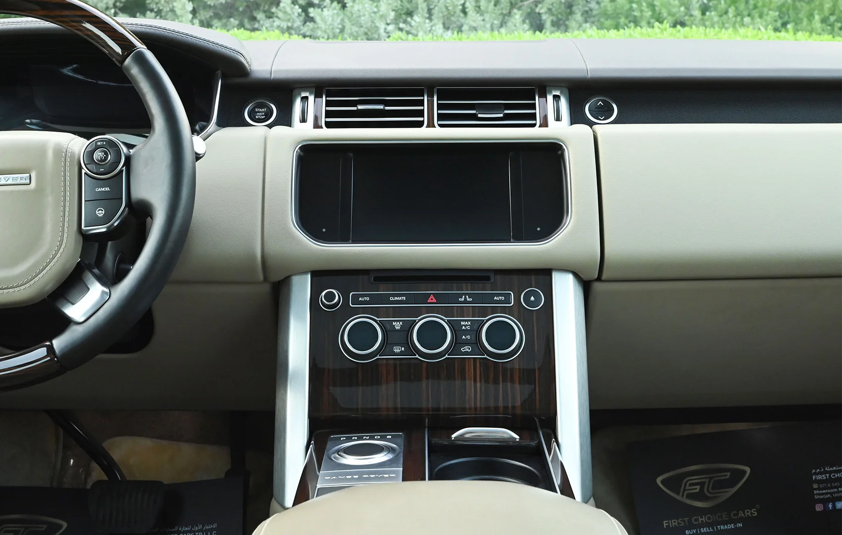 Used 2016 Land Rover Range Rover Vogue HSE in Grey – Infotainment / Touchscreen System for Sale at First Choice Cars Dubai Sharjah