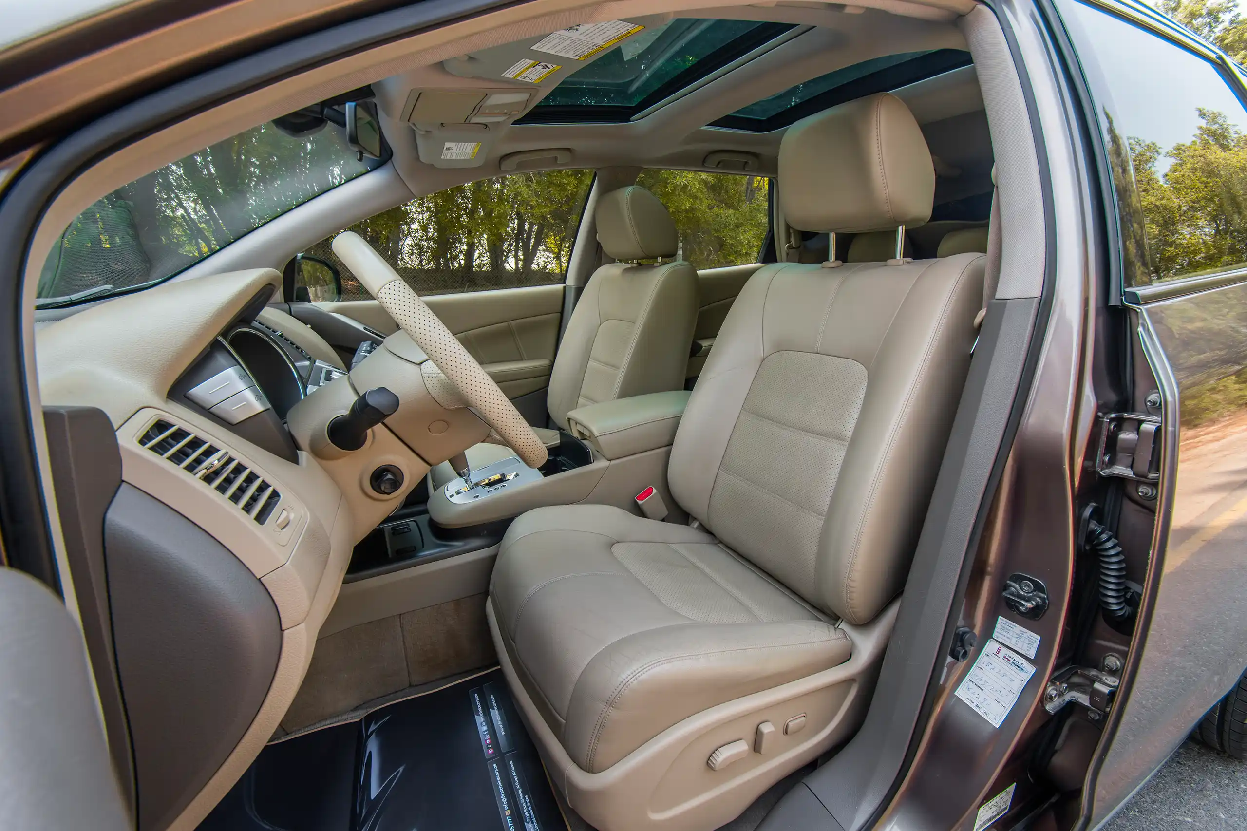 Used 2015 Nissan Murano SL Grey – Front Driver Side Cabin View at First Choice Cars Sharjah