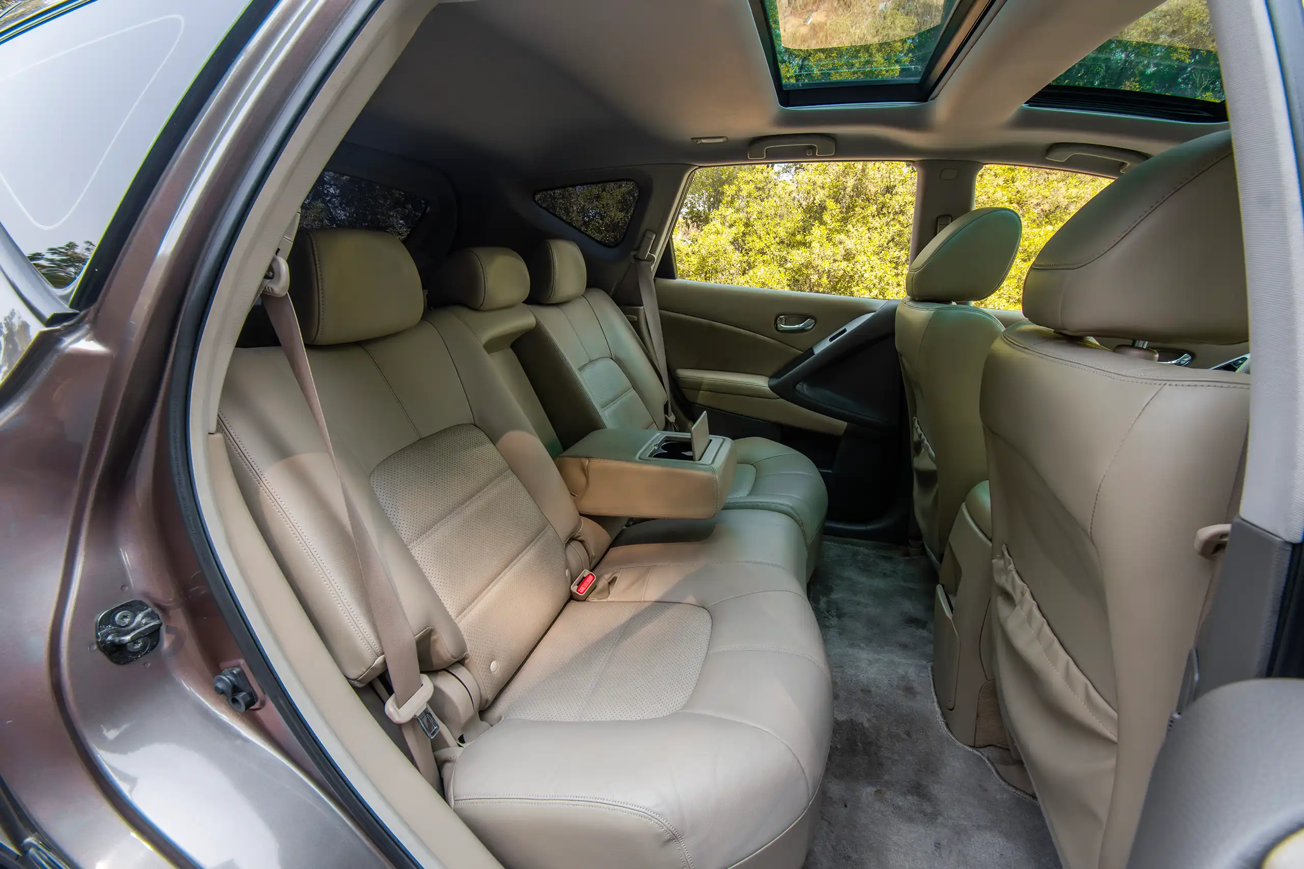 Used 2015 Nissan Murano SL Grey – Rear Passenger Side Cabin View at First Choice Cars Sharjah