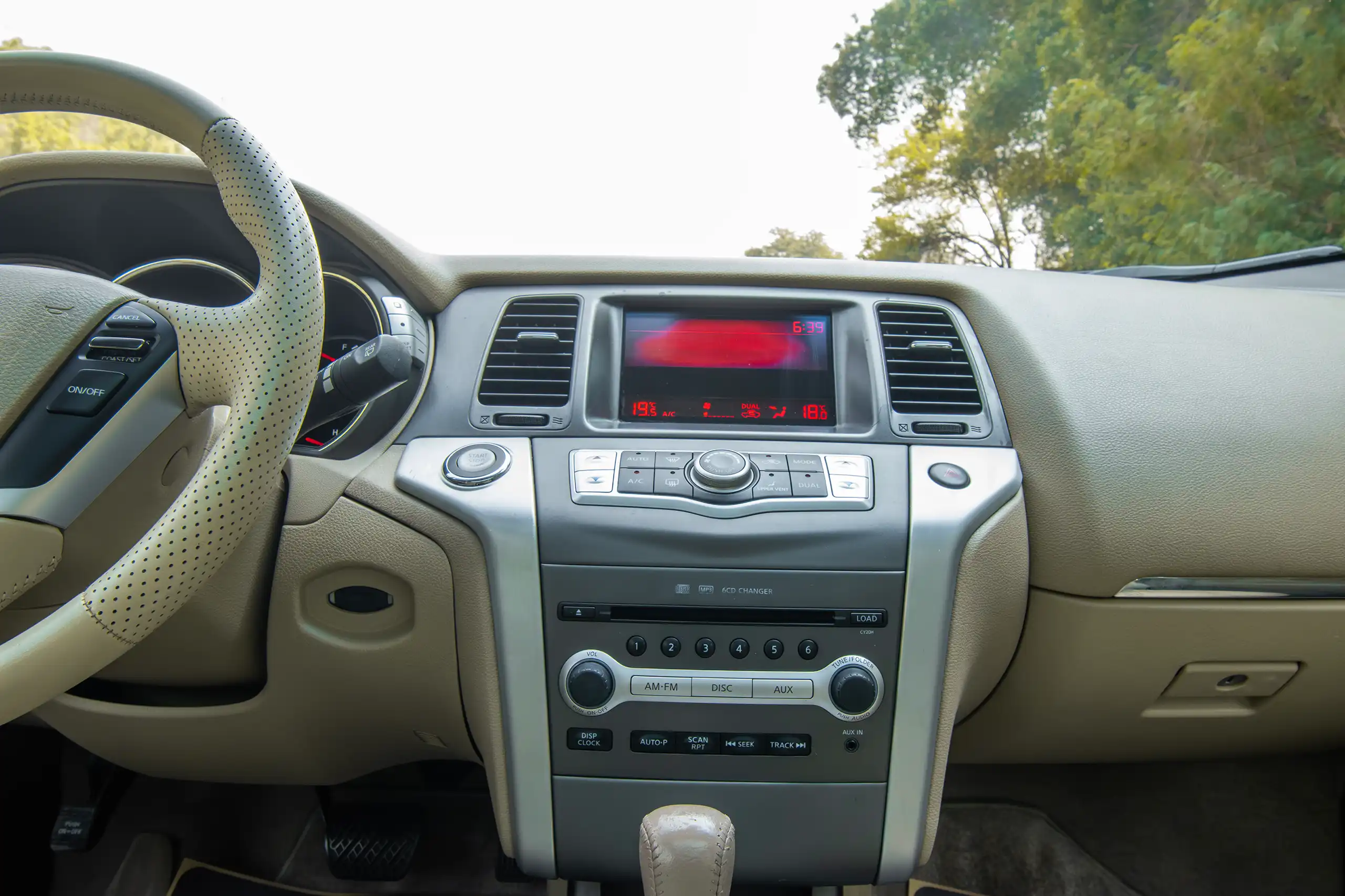 Used 2015 Nissan Murano SL Grey – Infotainment / Touchscreen System at First Choice Cars Sharjah