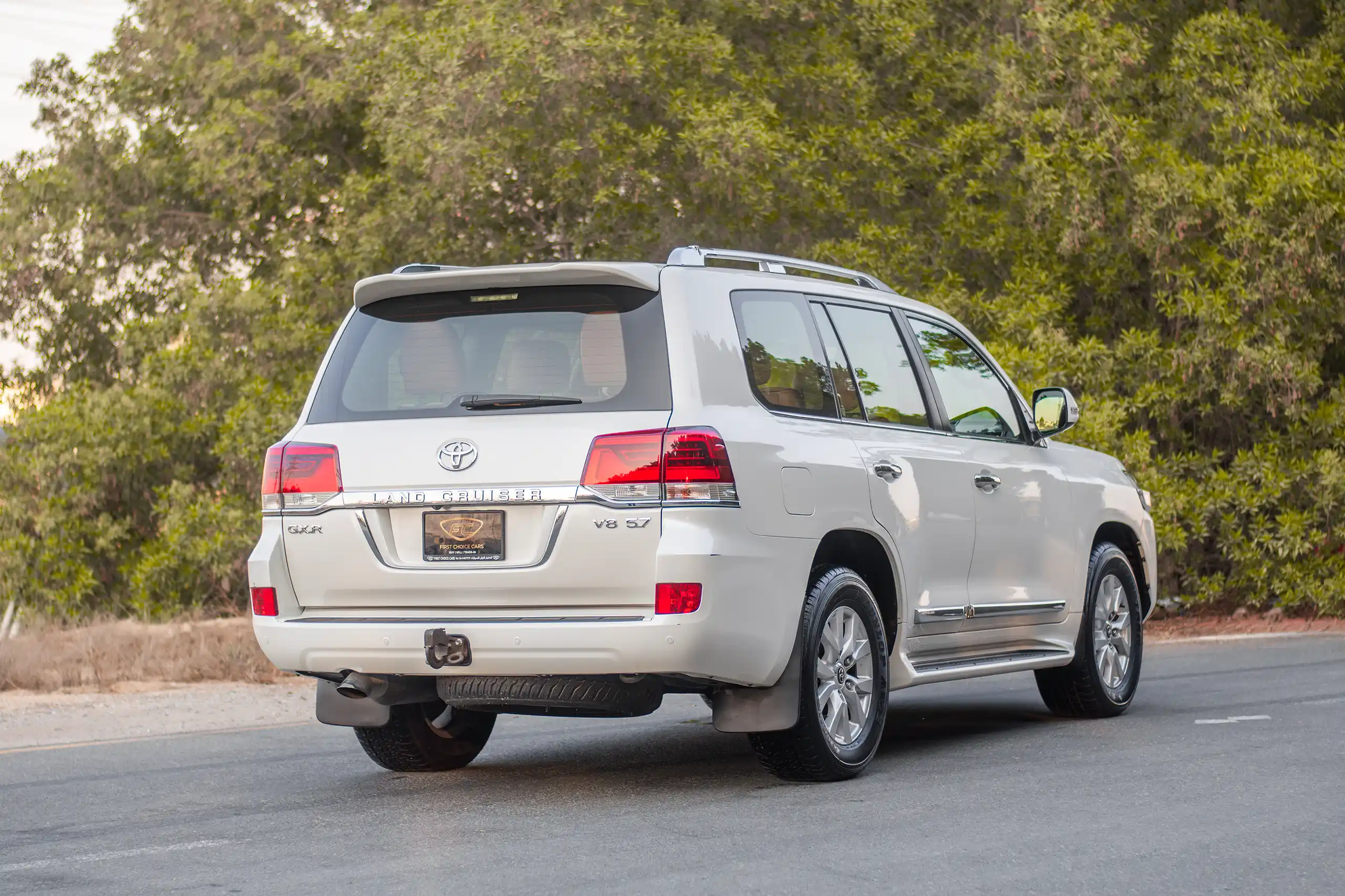 Used 2016 Toyota Land Cruiser GXR White – Right Back Diagonal (45°) View at First Choice Cars Sharjah