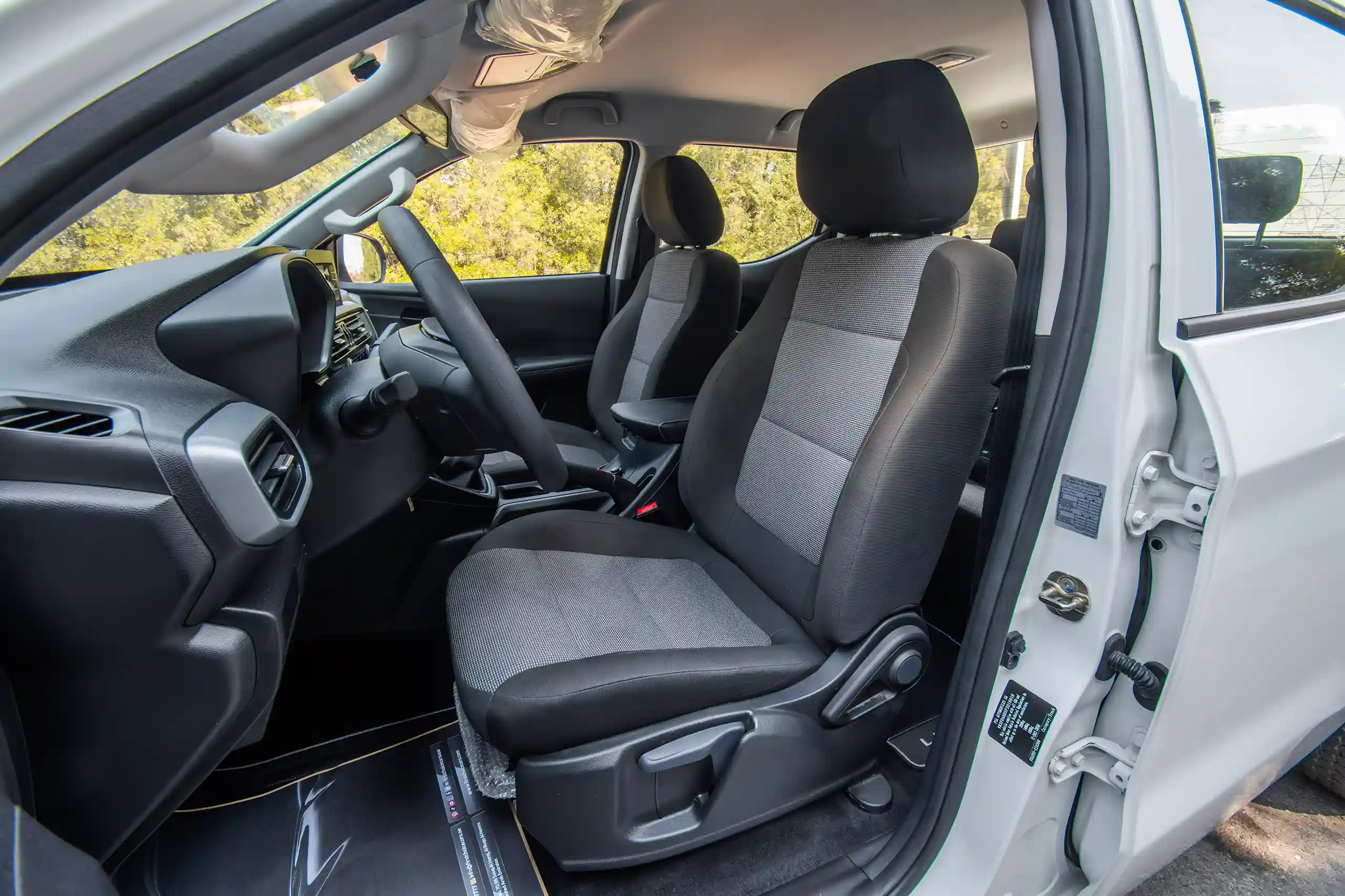 Used 2023 Peugeot Landtrek Double Cabin White – Front Driver Side Cabin View at First Choice Cars Sharjah