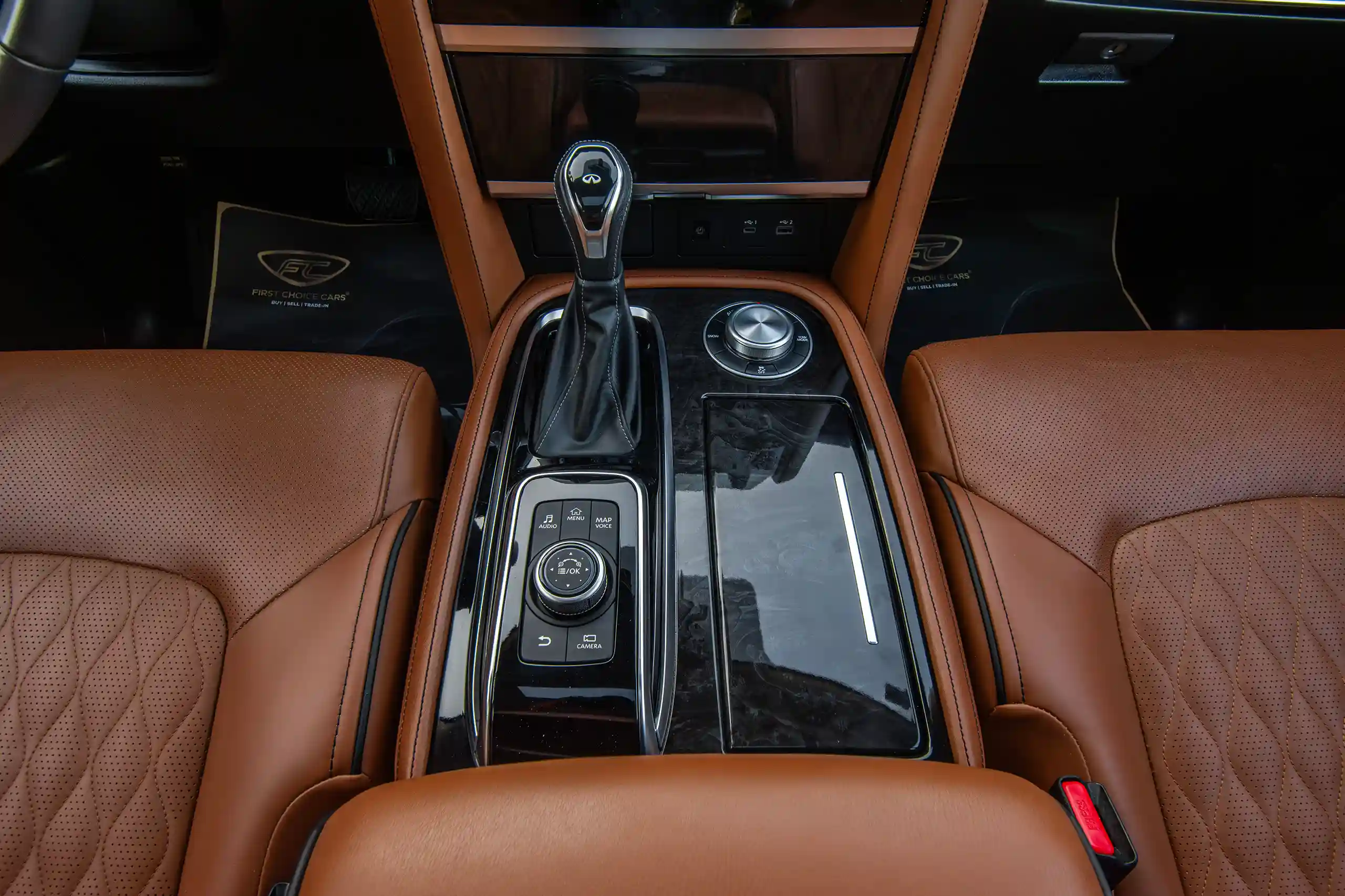 Used 2023 Infiniti QX80 Luxury Grey – Center Console & Gear Shifter at First Choice Cars Sharjah