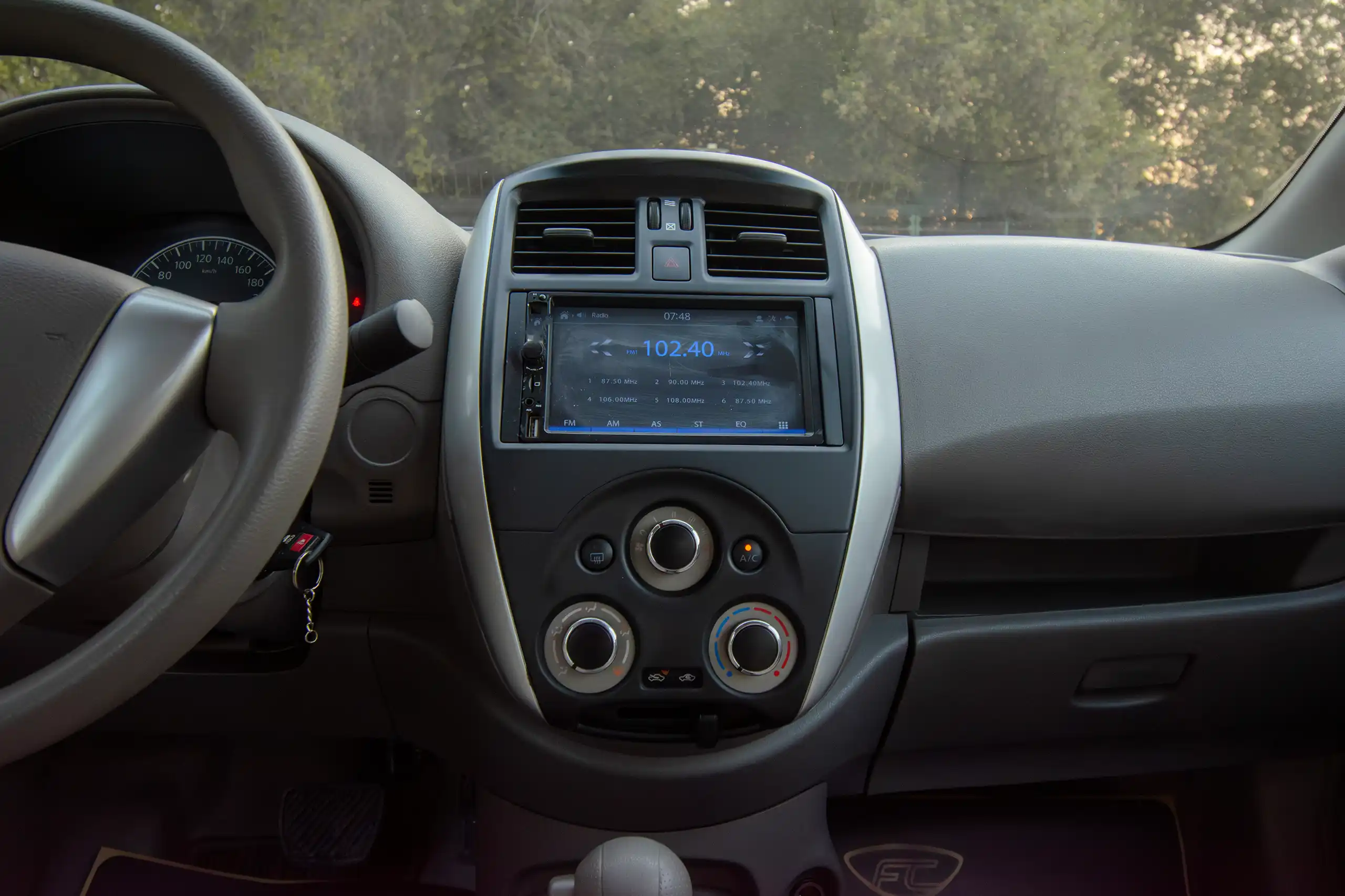 Used 2023 Nissan Sunny Sv White – Infotainment / Touchscreen System at First Choice Cars Sharjah