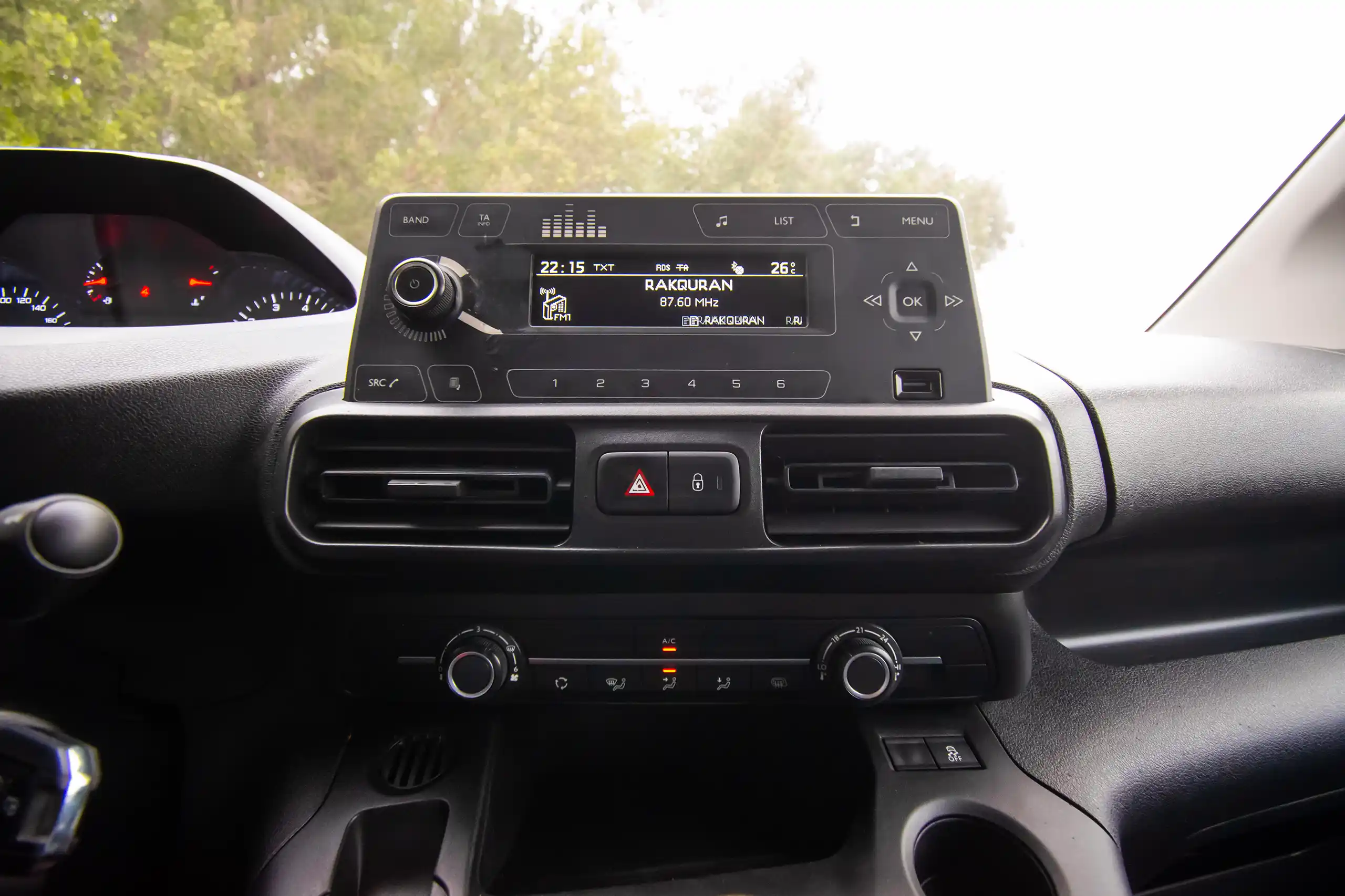 Used 2022 Peugeot Partner Standard White – Infotainment / Touchscreen System at First Choice Cars Sharjah