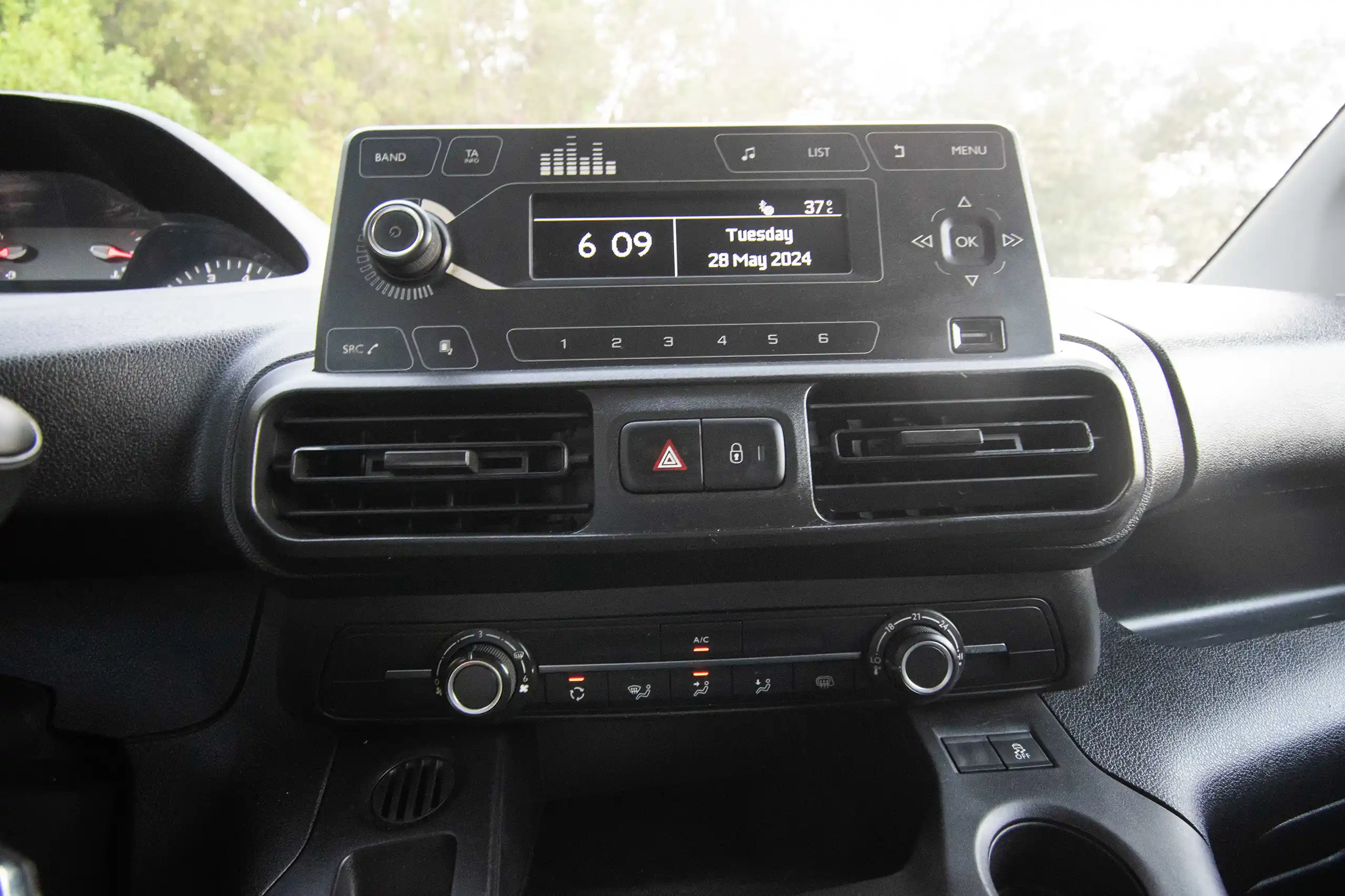 Used 2022 Peugeot Partner Standard White – Infotainment / Touchscreen System at First Choice Cars Sharjah