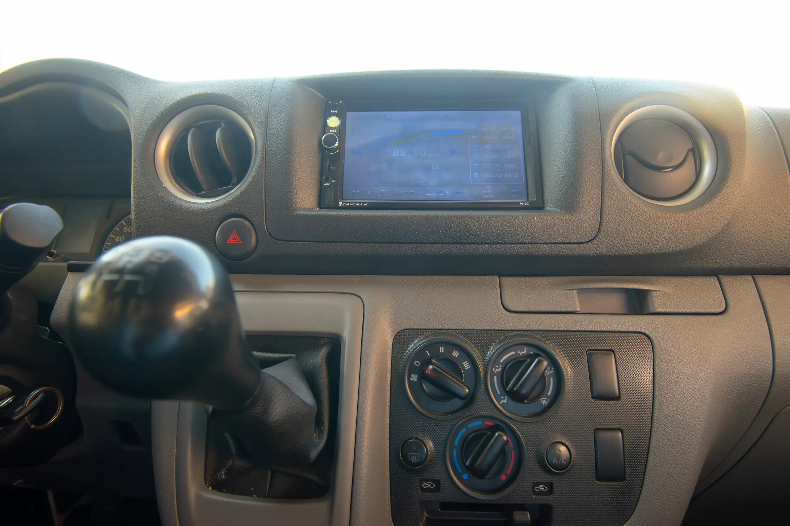 Used 2022 Nissan Urvan Standard Roof White – Infotainment / Touchscreen System at First Choice Cars Sharjah