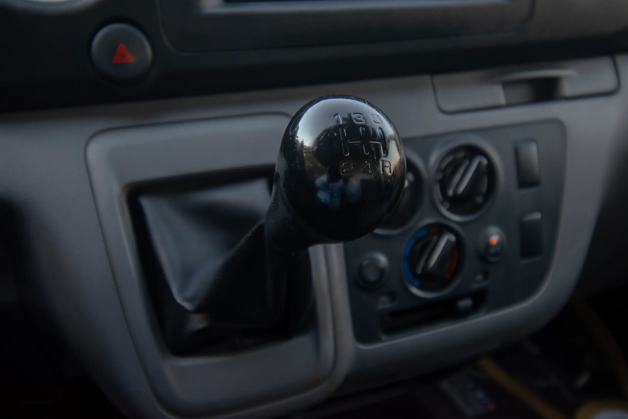 Used 2022 Nissan Urvan High Roof White – Center Console & Gear Shifter at First Choice Cars Sharjah