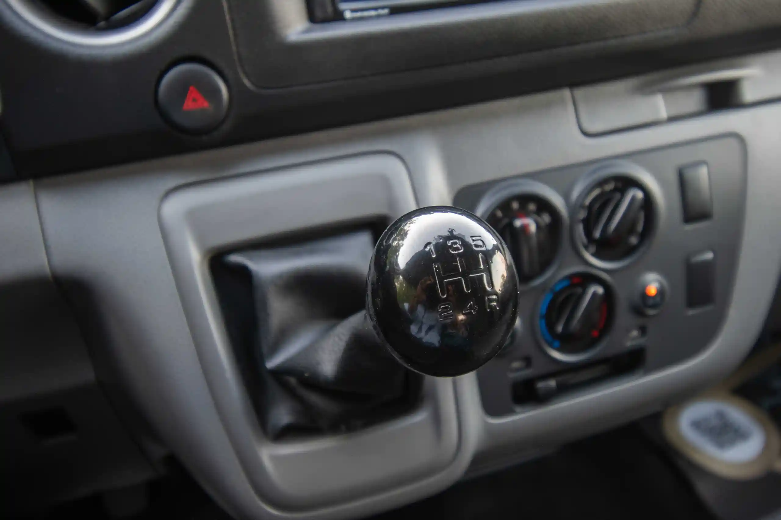 Used 2022 Nissan Urvan High Roof White – Center Console & Gear Shifter at First Choice Cars Sharjah