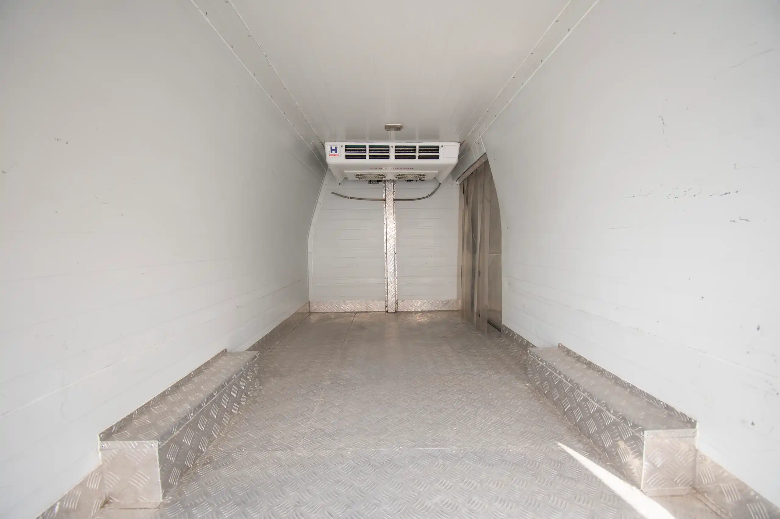 Used 2022 Nissan Urvan High Roof White – Chiller Box Rear Opening View at First Choice Cars Sharjah