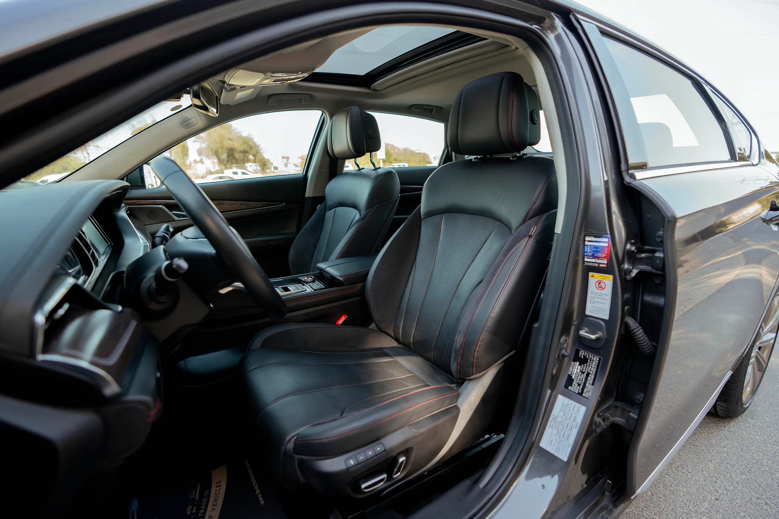 Used 2022 GAC GA8 GL Grey – Front Driver Side Cabin View at First Choice Cars Sharjah