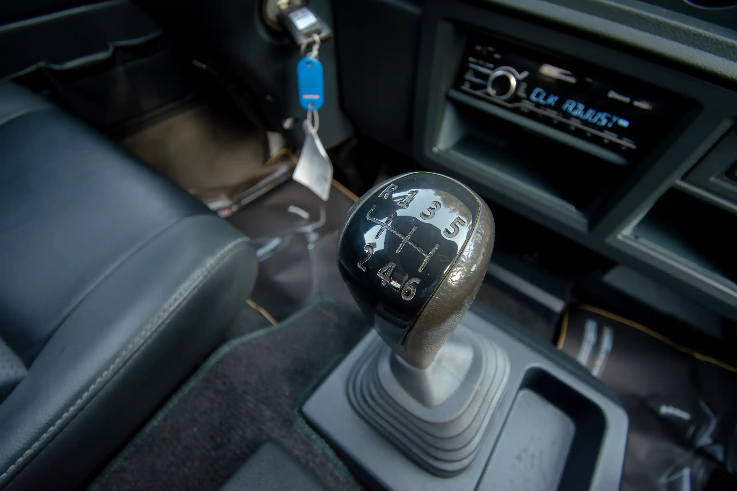 Used 2022 CMC D260 Delivery Van White – Center Console & Gear Shifter at First Choice Cars Sharjah