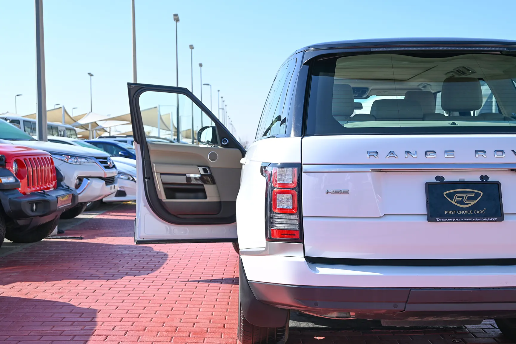 Used 2015 Land Rover Range Rover Vogue Hse White – Taillight Close-up at First Choice Cars Sharjah