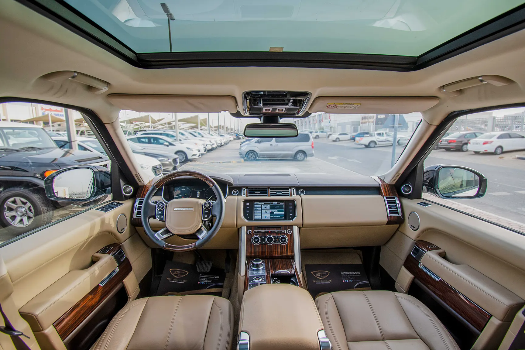 Used 2015 Land Rover Range Rover Vogue Hse White – Front Cabin / Dashboard Full View at First Choice Cars Sharjah