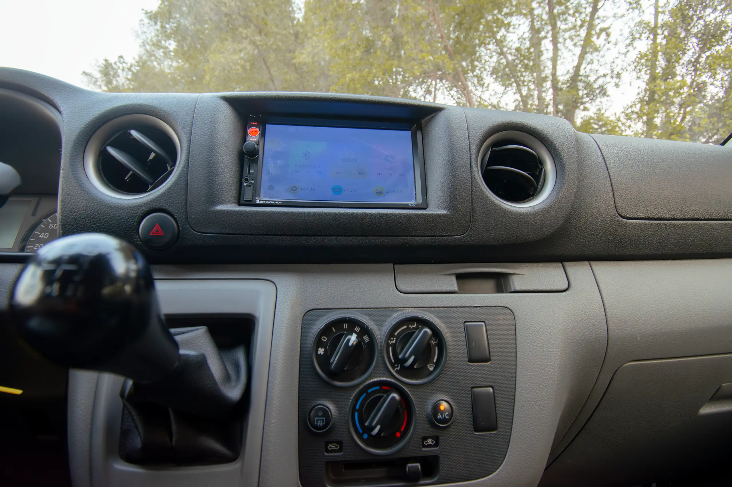 Used 2021 Nissan Urvan Standard Roof White – Infotainment / Touchscreen System at First Choice Cars Sharjah