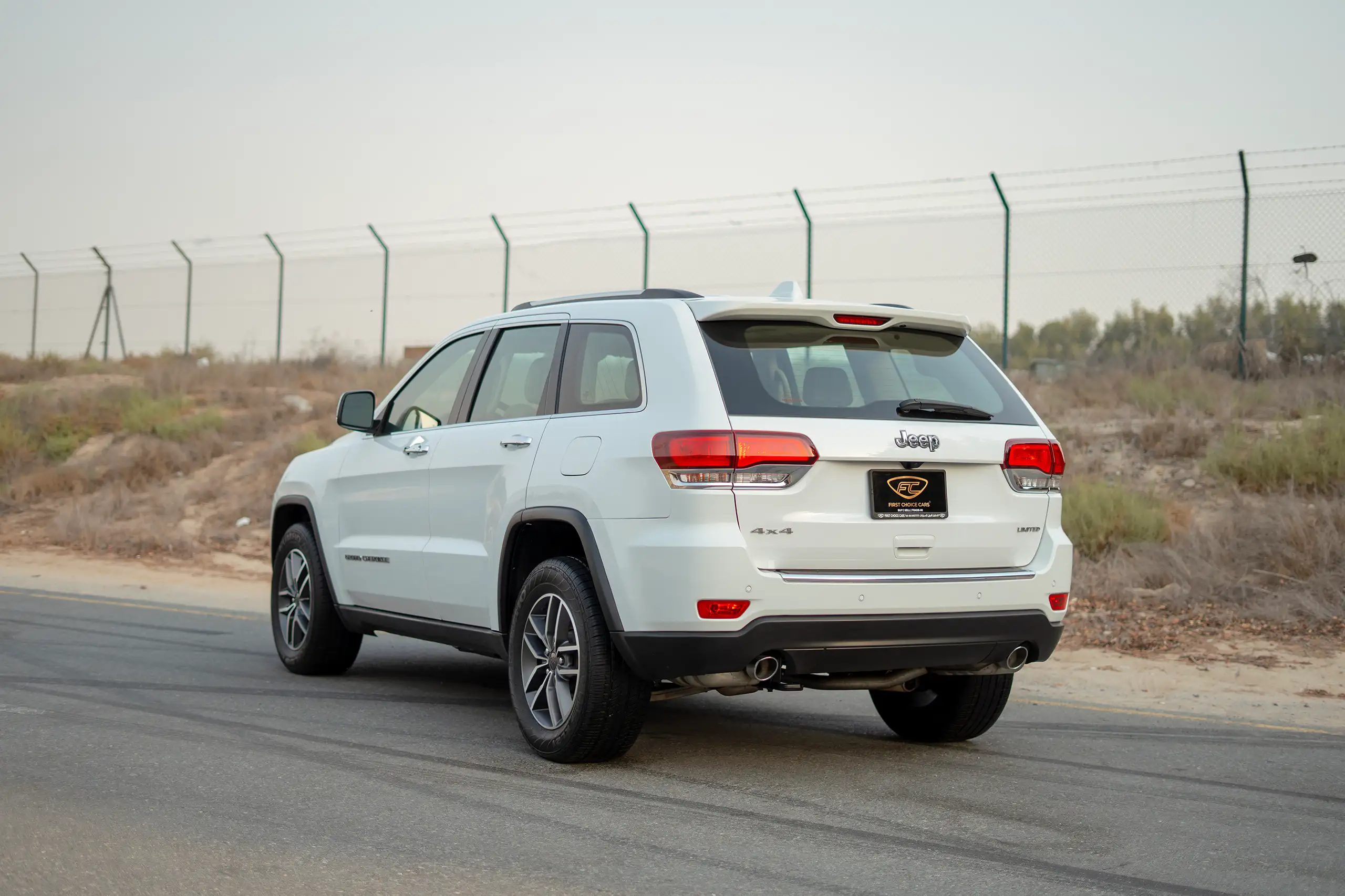 Used 2021 Jeep Grand Cherokee Limited White – Left Back Diagonal (45°) View at First Choice Cars Sharjah