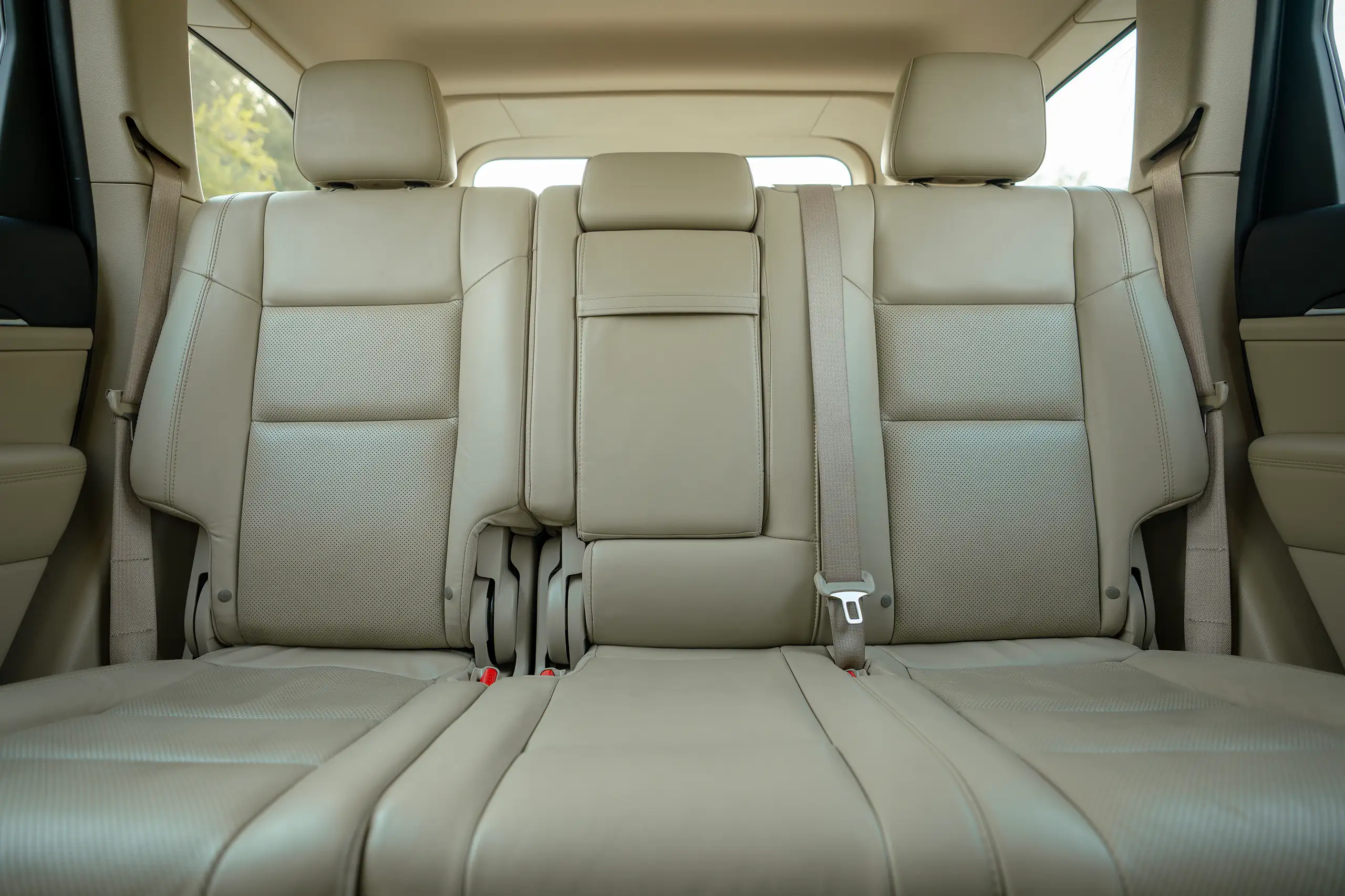 Used 2021 Jeep Grand Cherokee Limited White – Rear Seat View at First Choice Cars Sharjah