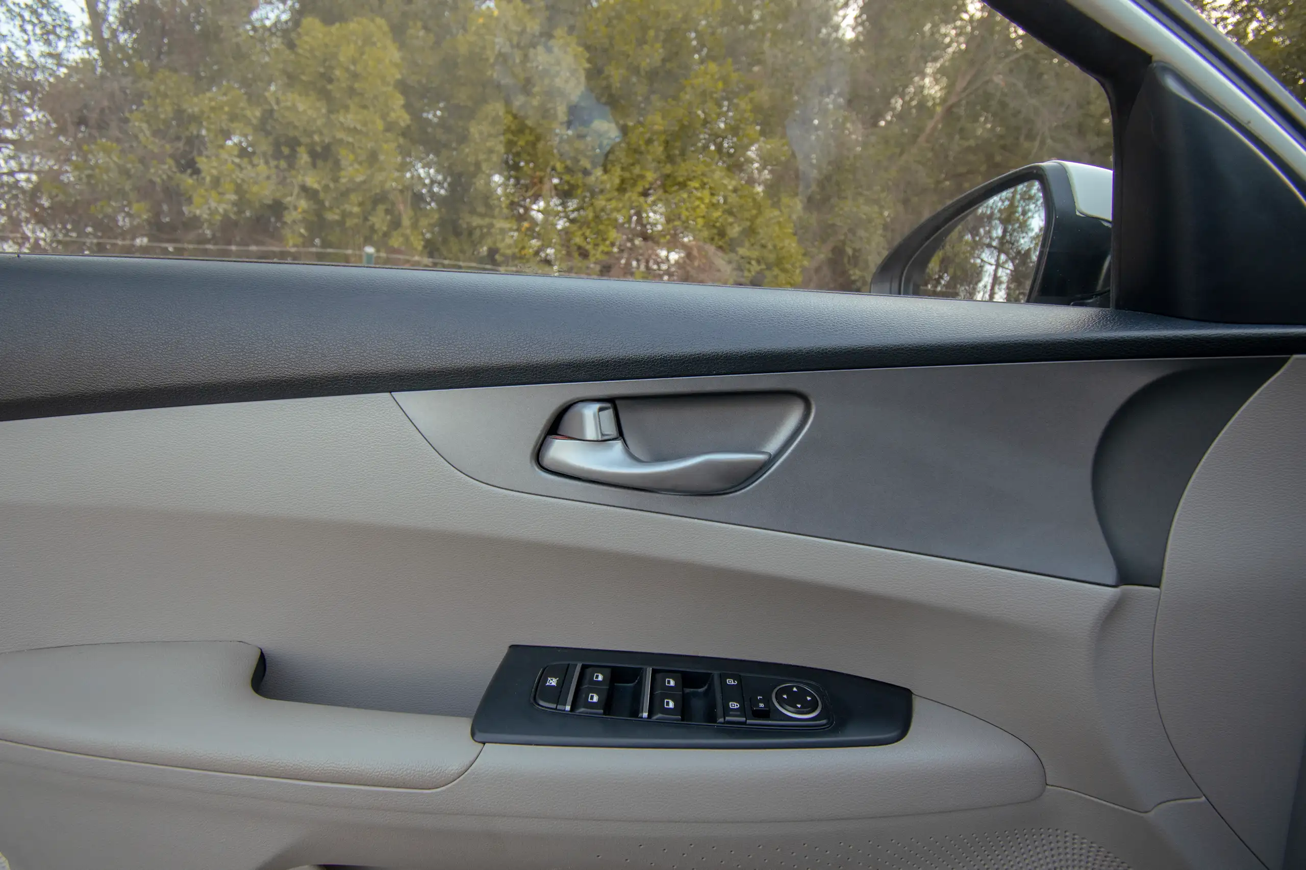 Used 2020 KIA Cerato LX White – Driver Door Panel Full View at First Choice Cars Sharjah