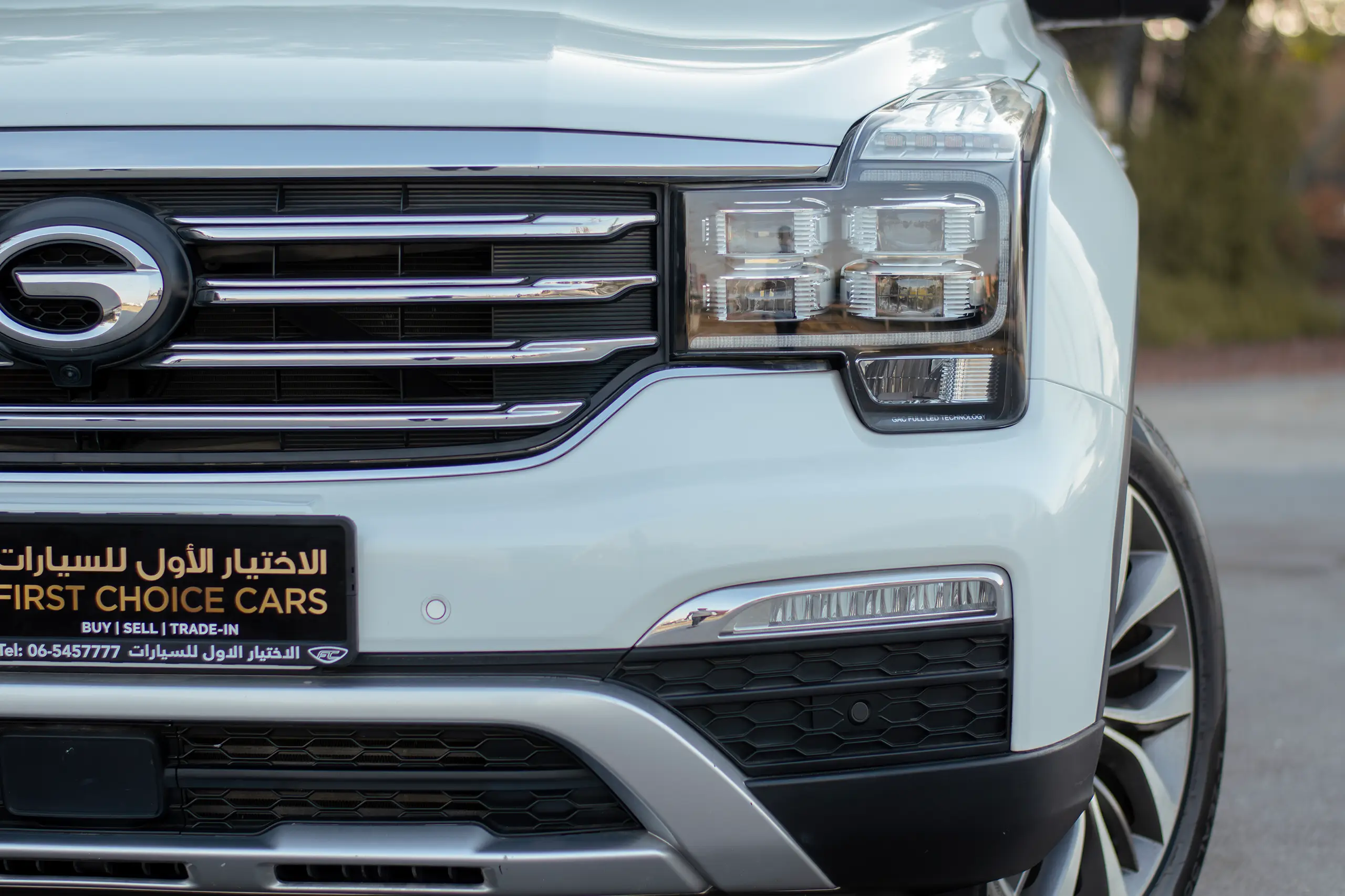 Used 2020 GAC GS8 GL White – Headlight Close-up at First Choice Cars Sharjah