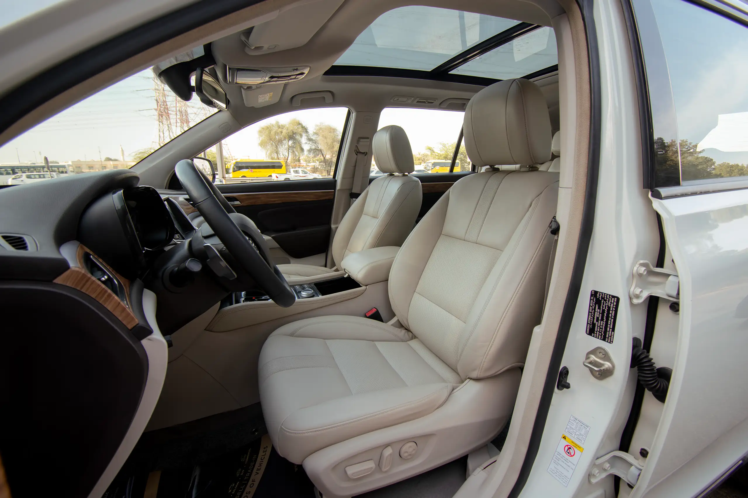 Used 2020 GAC GS8 GL White – Front Driver Side Cabin View at First Choice Cars Sharjah