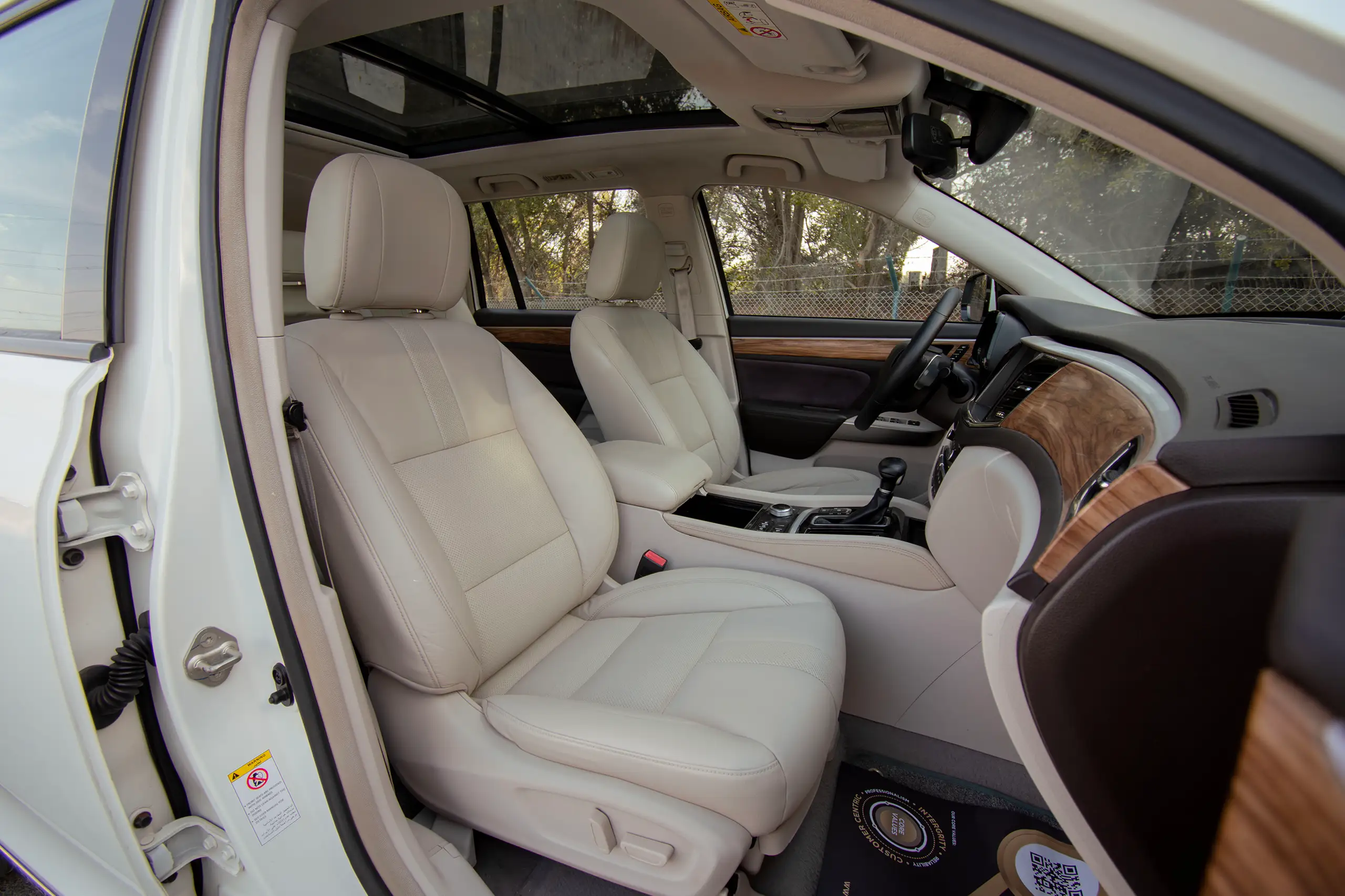 Used 2020 GAC GS8 GL White – Front Passenger Side Cabin View at First Choice Cars Sharjah