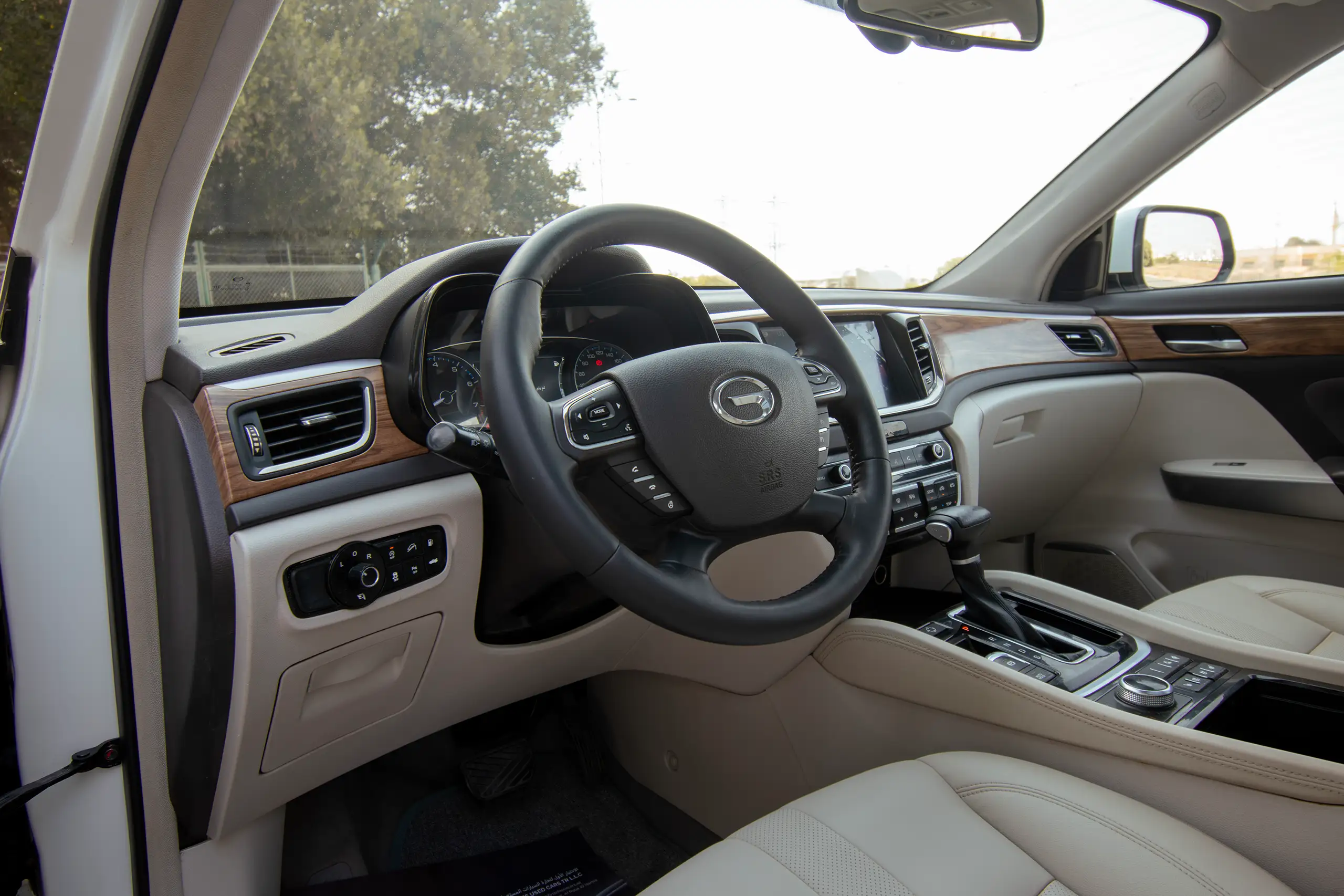 Used 2020 GAC GS8 GL White – Driver Side Dashboard & Steering View at First Choice Cars Sharjah