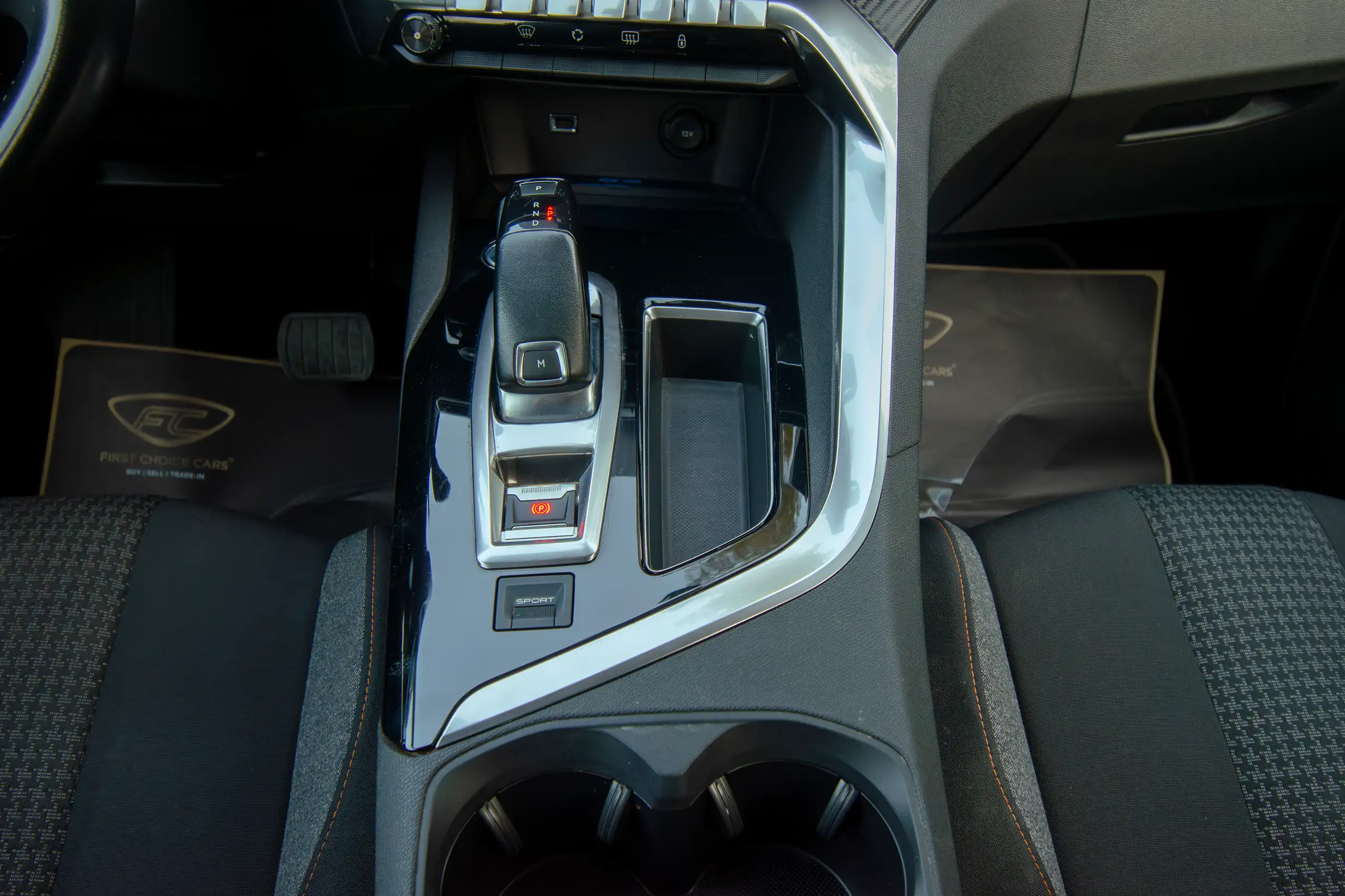 Used 2019 Peugeot 5008 Active Gold – Center Console & Gear Shifter at First Choice Cars Sharjah