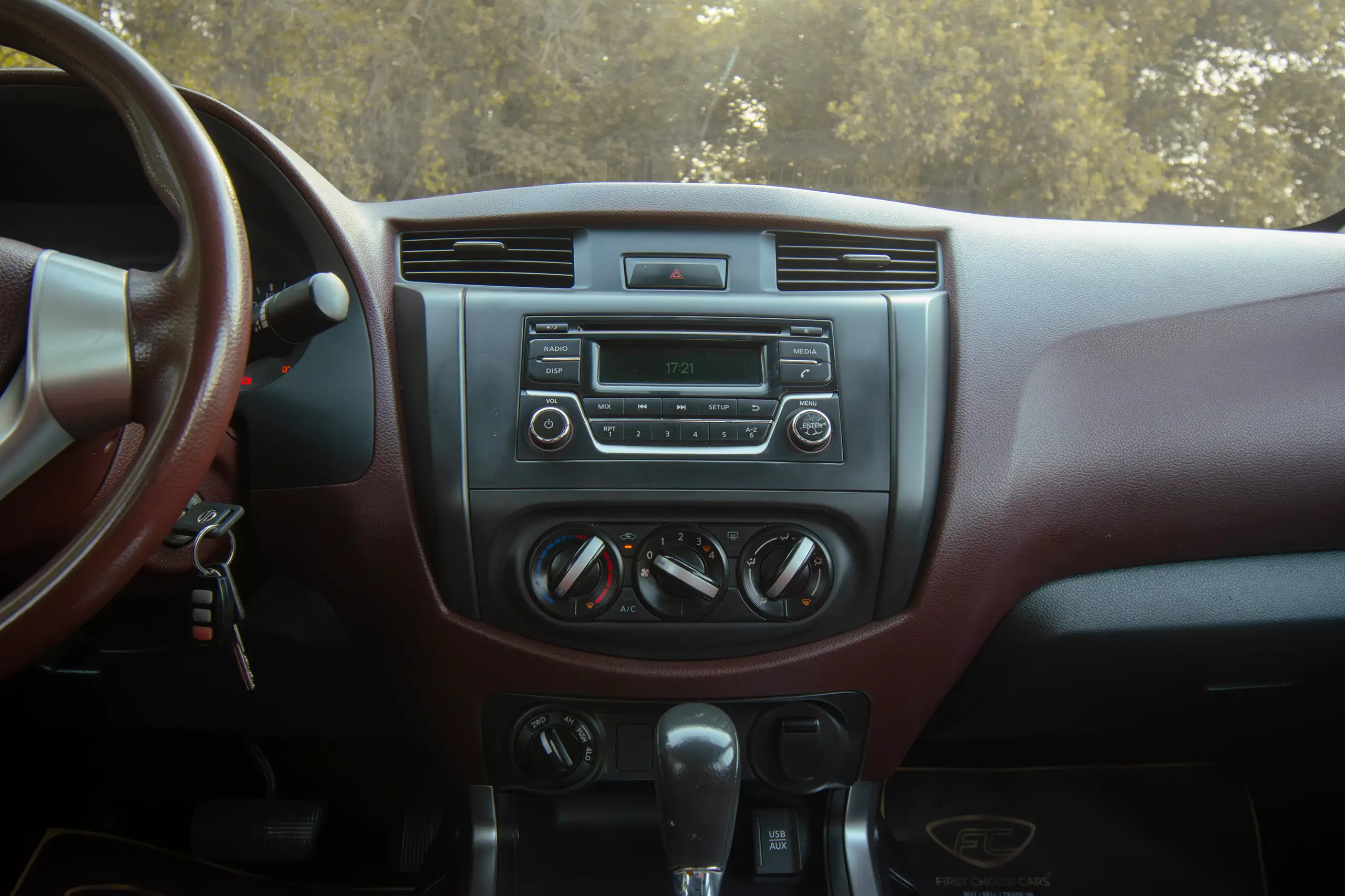 Used 2019 Nissan Navara SE White – Infotainment / Touchscreen System at First Choice Cars Sharjah