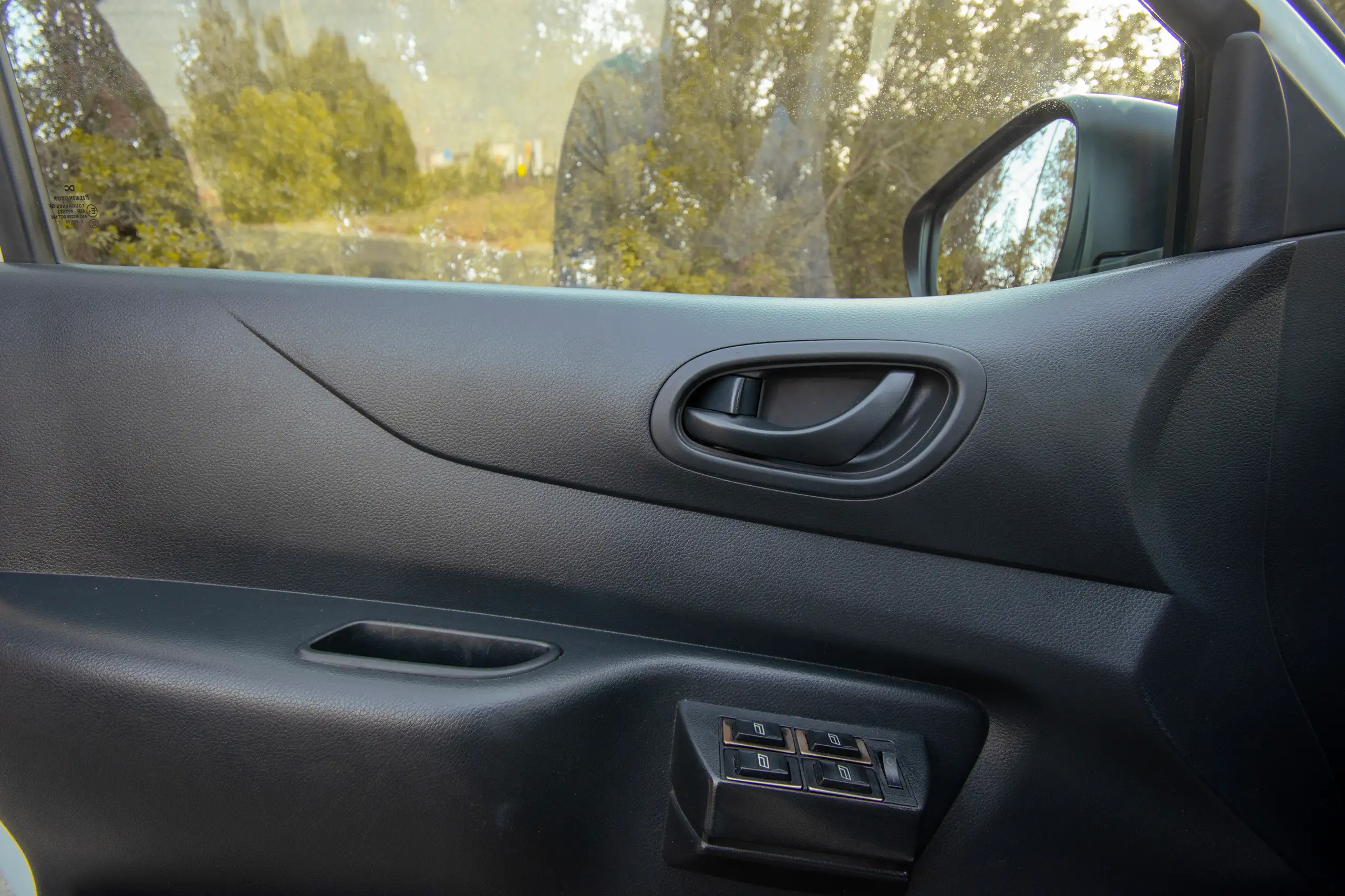 Used 2019 Nissan Navara SE White – Driver Door Panel Full View at First Choice Cars Sharjah