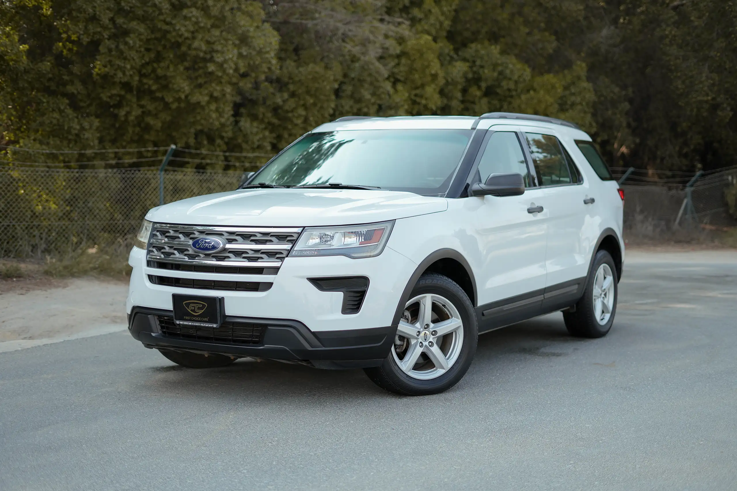 Used 2018 Ford Explorer XLT in White – Left Front Diagonal (45°) View for Sale at First Choice Cars Dubai Sharjah